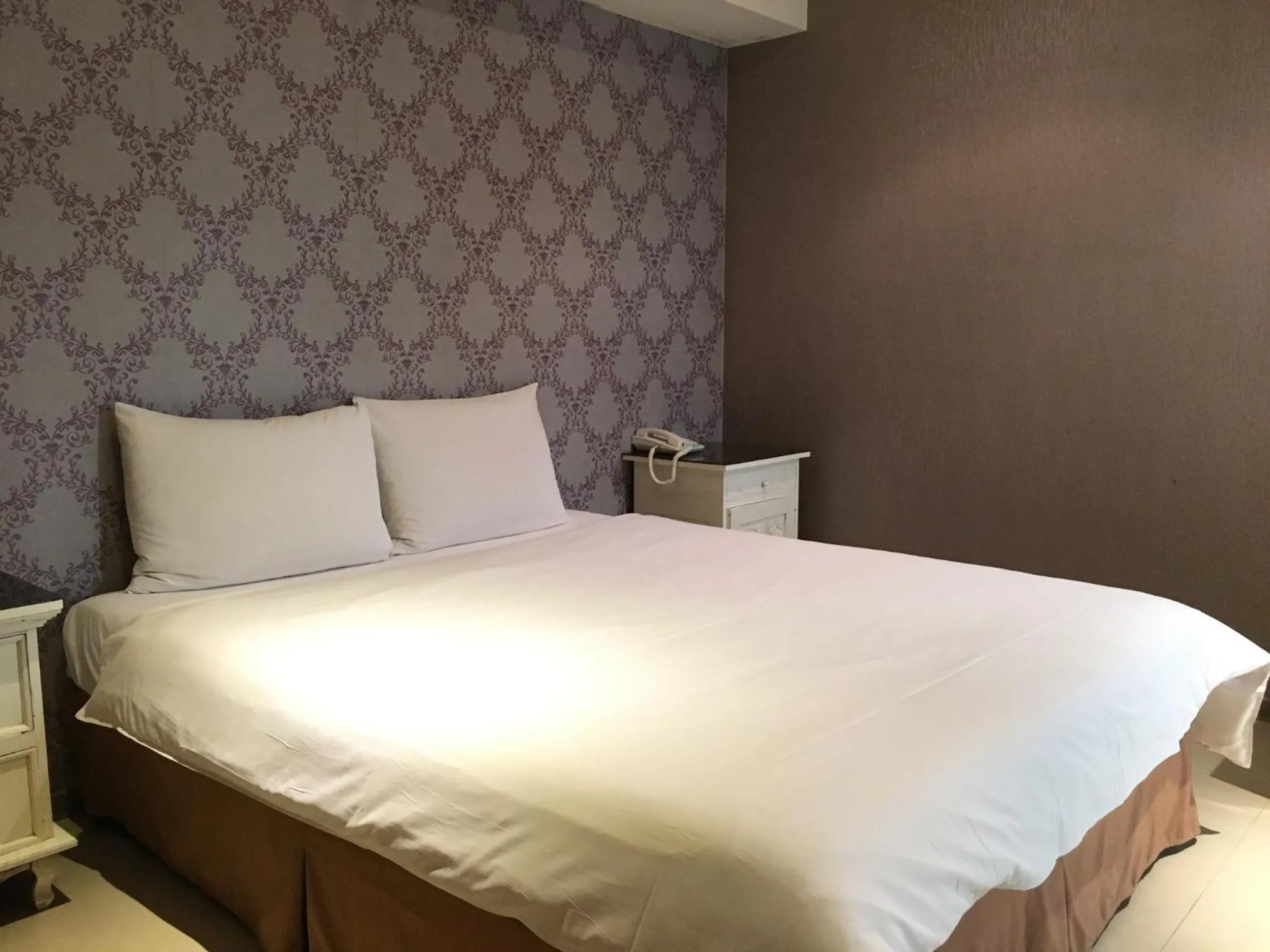 Bedroom, Bed in Daylight Hotel