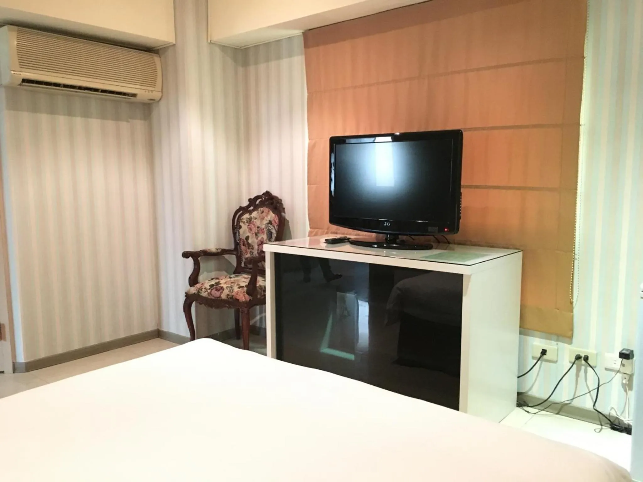 Bedroom, Bed in Daylight Hotel