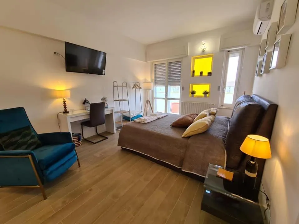 TV/Entertainment Center in Le Dimore del Gufo B&B and Apartments Suite