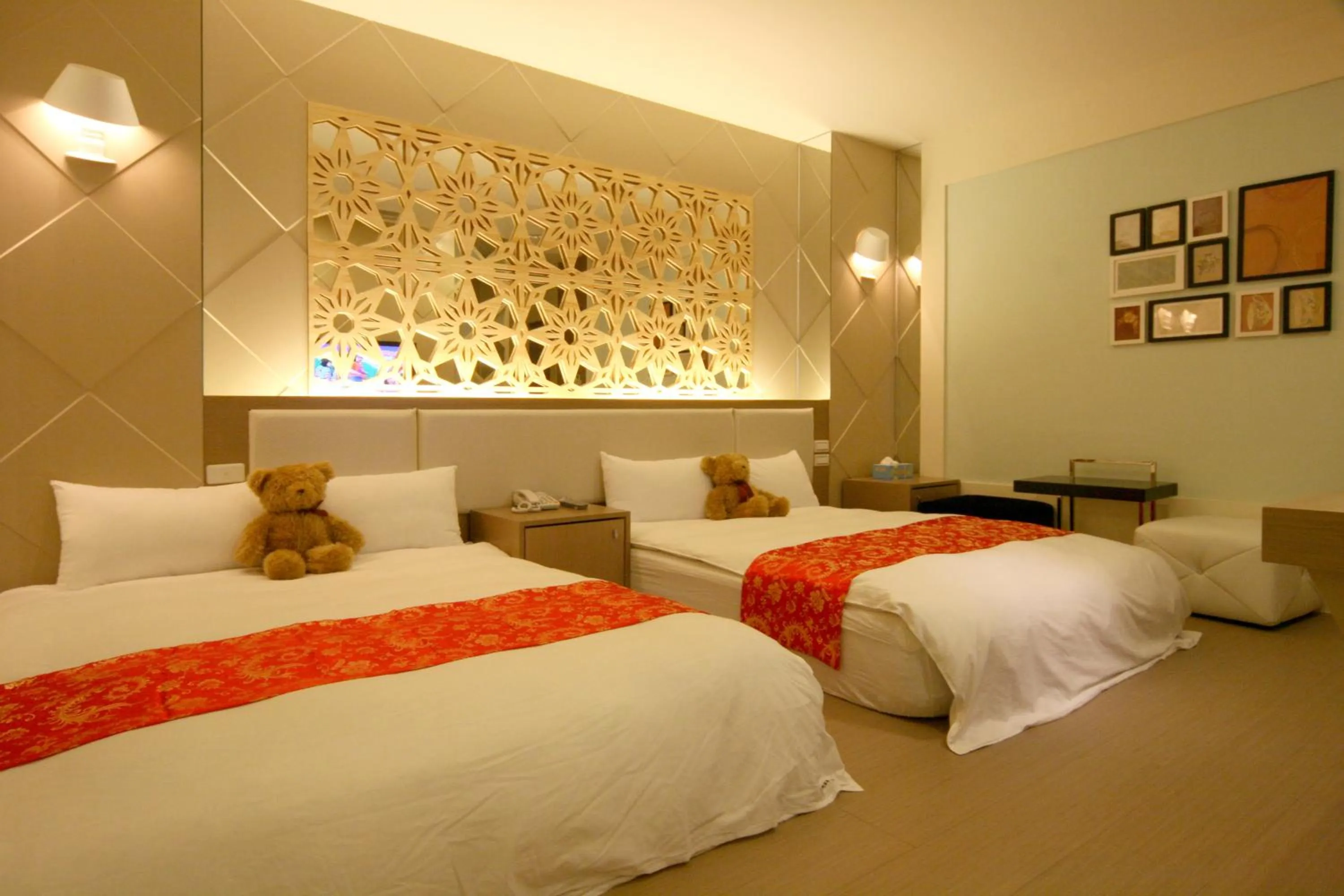 Bedroom, Bed in Tanhui Modern Hotel