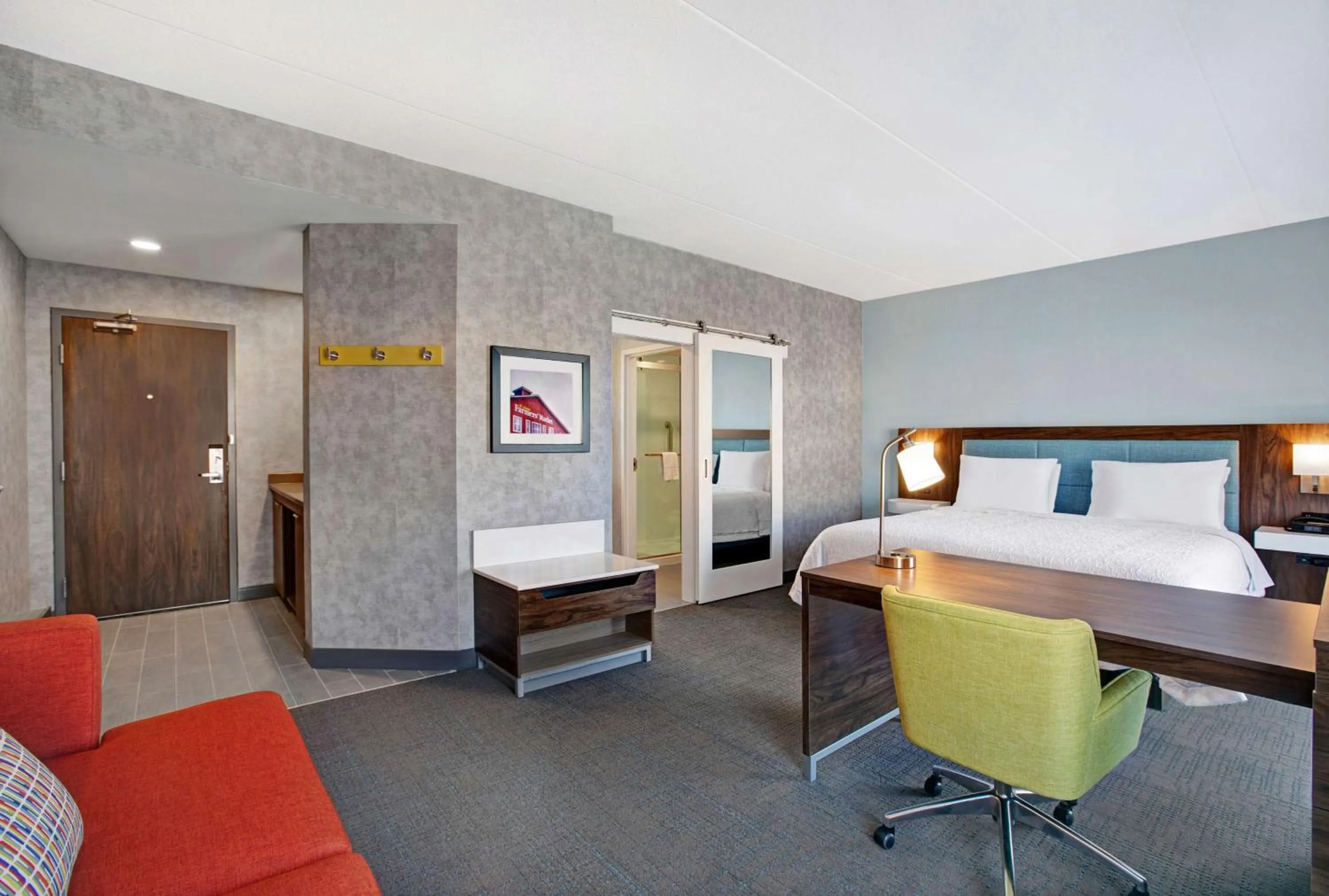 Bed in Hampton Inn & Suites By Hilton Waterloo St. Jacobs