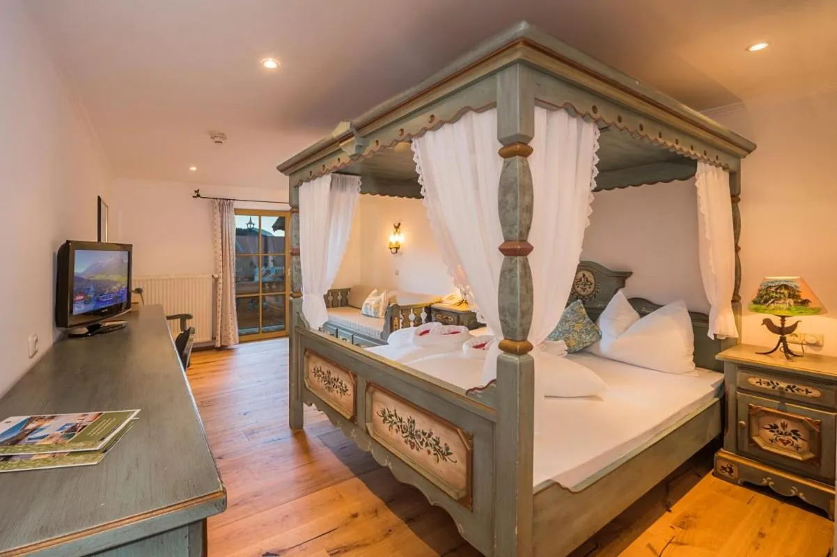 Bed in Hotel Hochfilzer