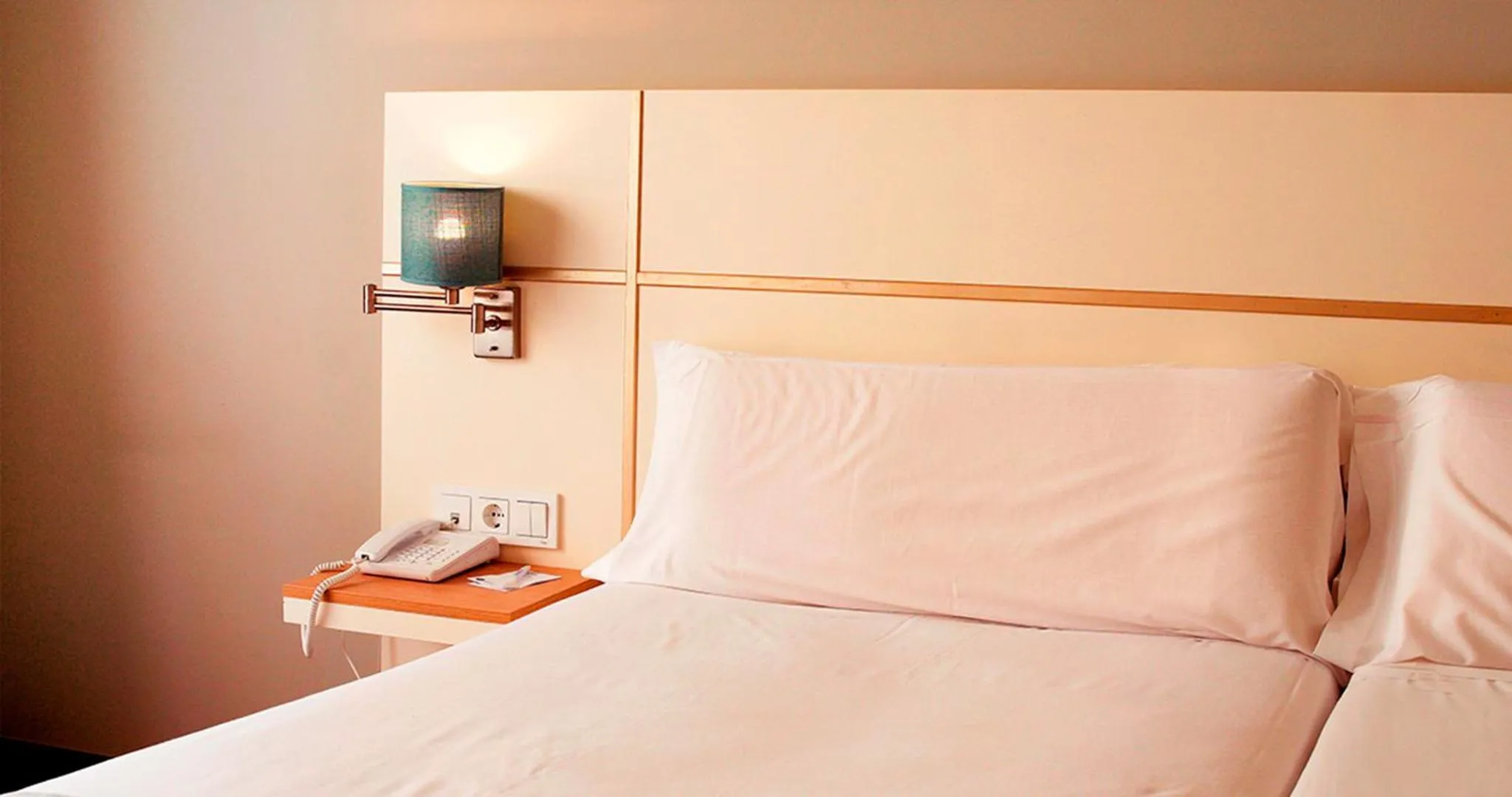 Bed in Hotel Vértice Chipiona Mar