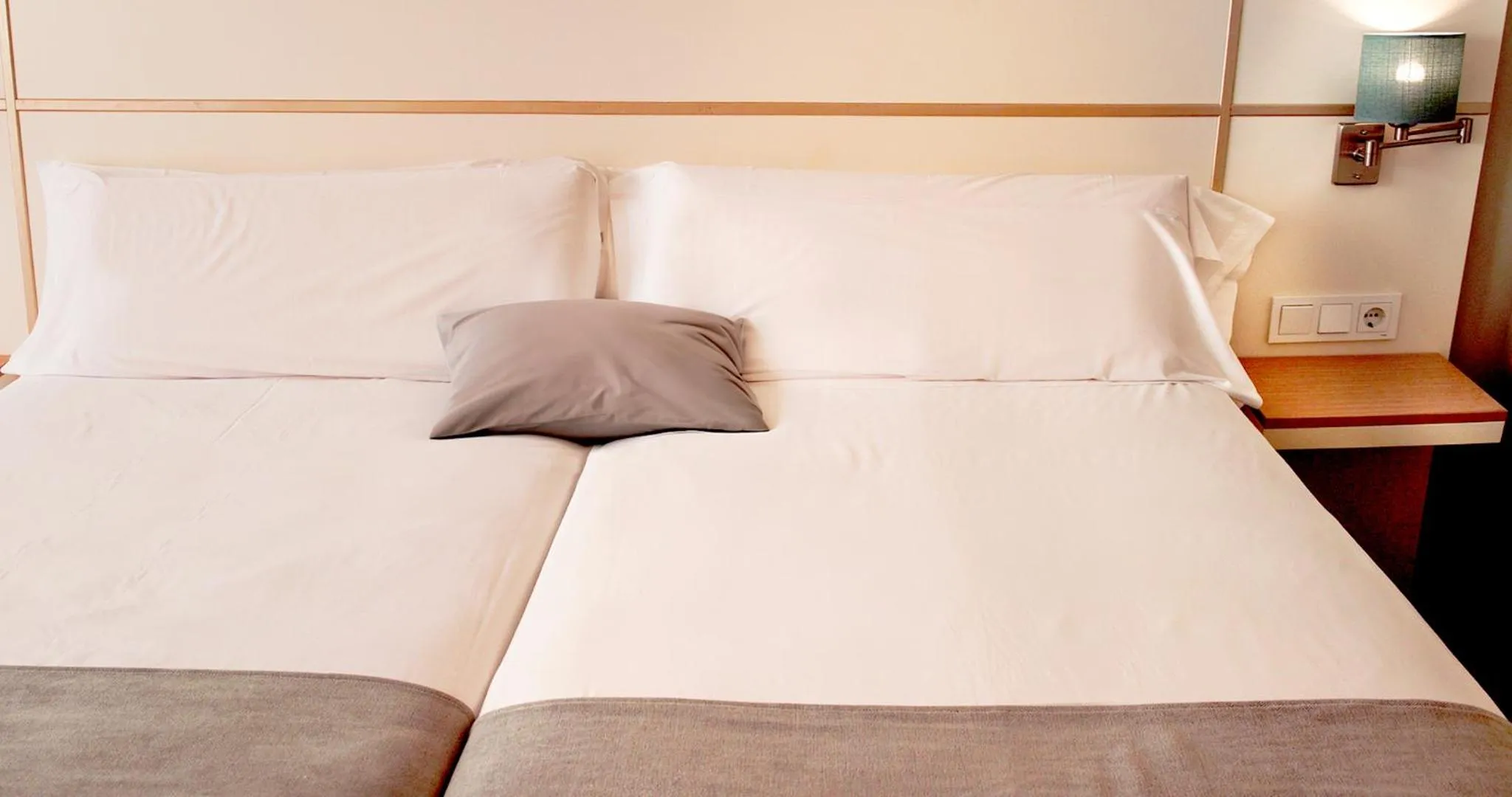 Bed in Hotel Vértice Chipiona Mar