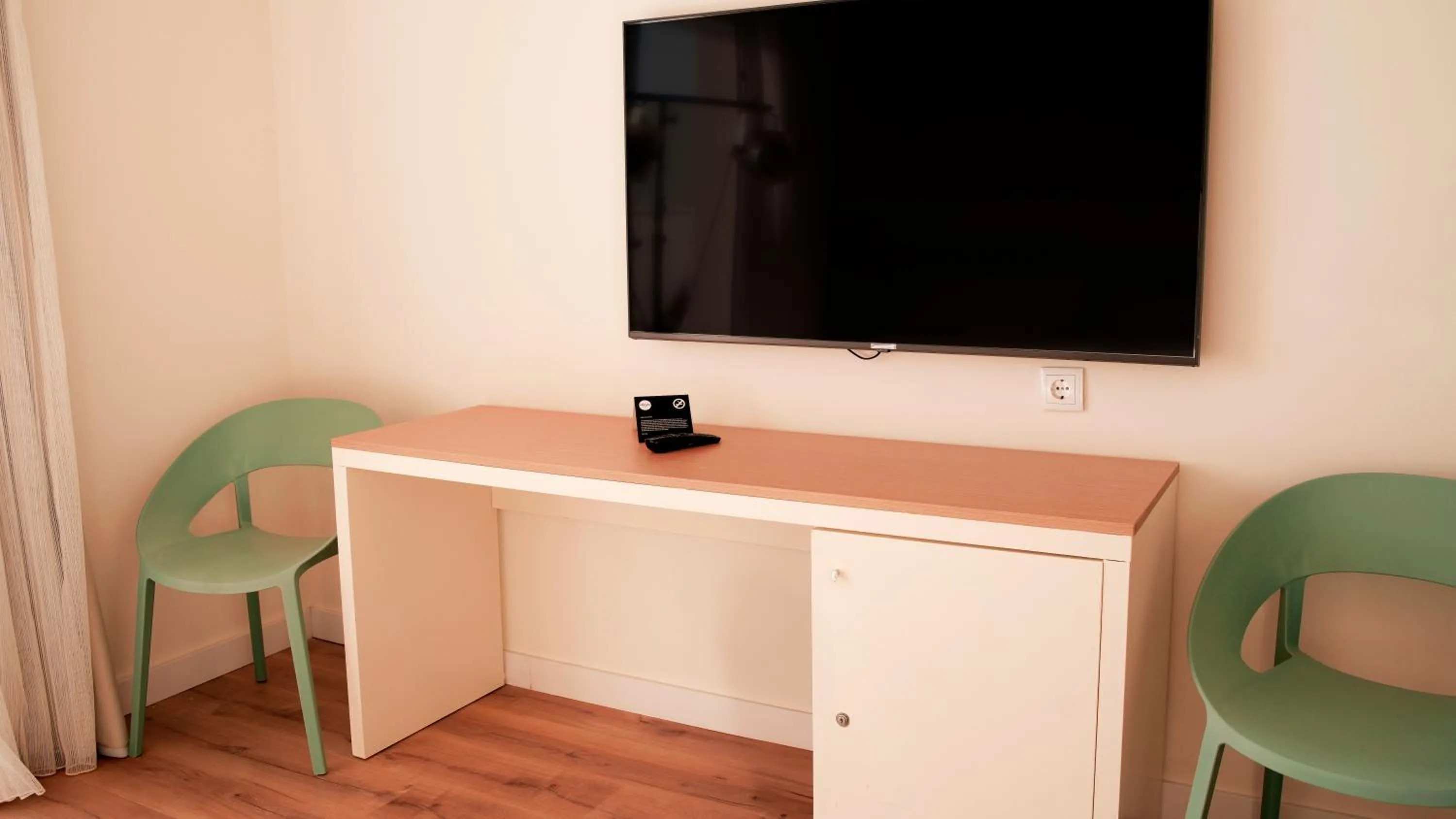 TV and multimedia in Hotel Vértice Chipiona Mar