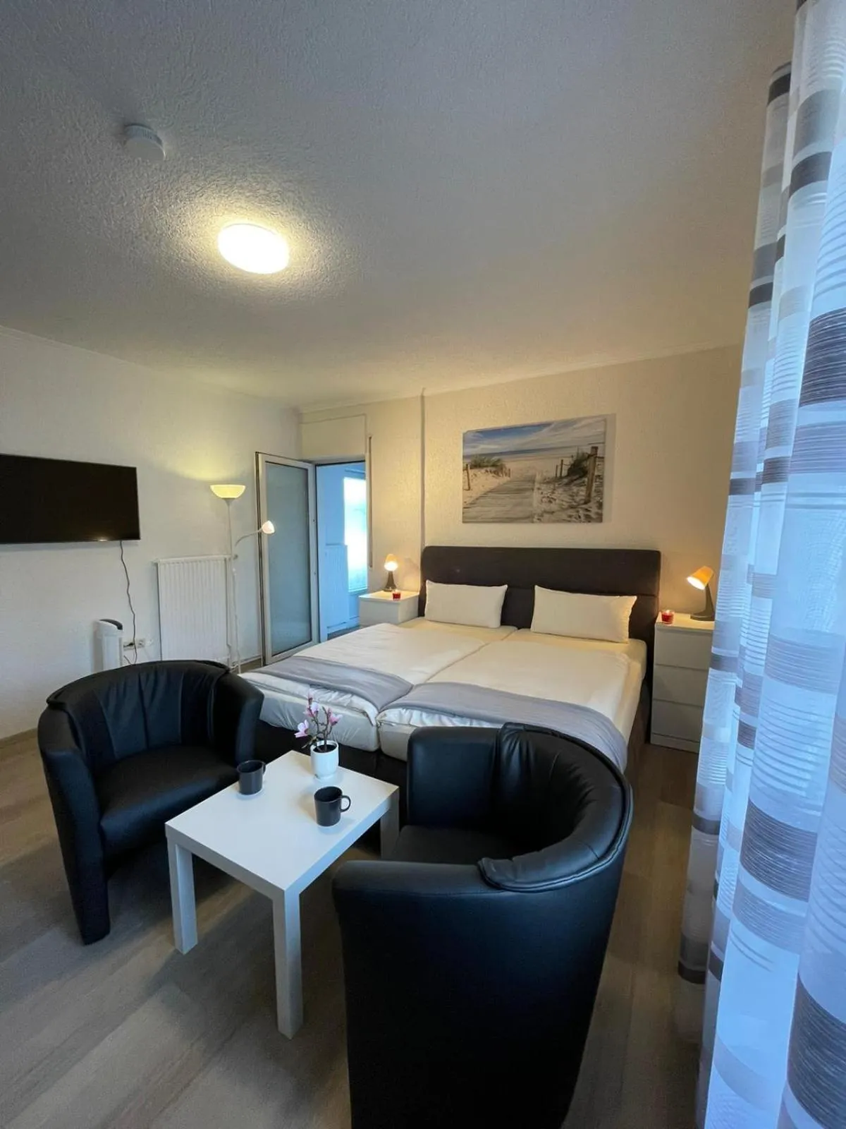 Photo of the whole room, Bed in Hotel Ammerländer Stuben