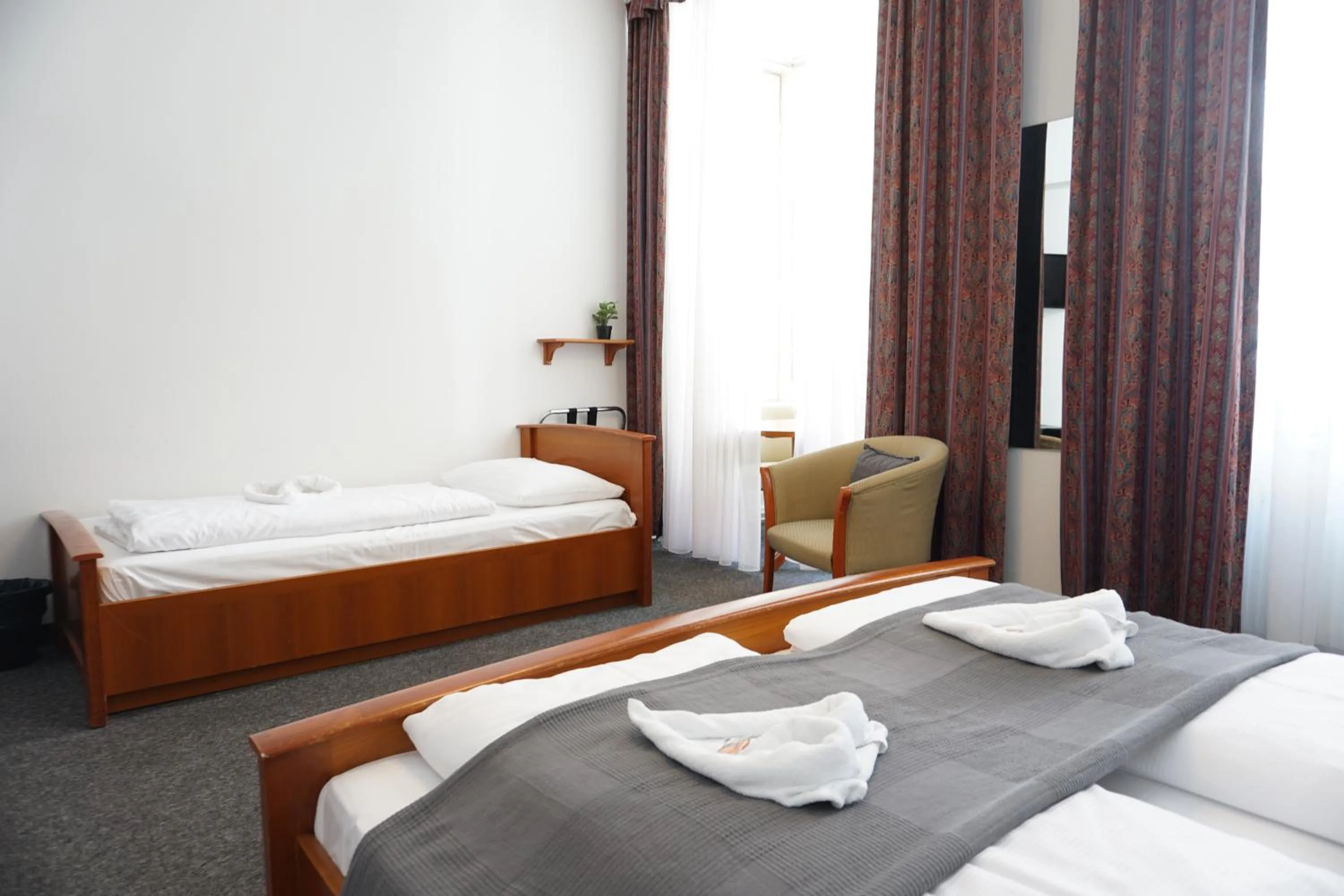 Bedroom, Bed in Hotel Pension Lumes - Self Check In