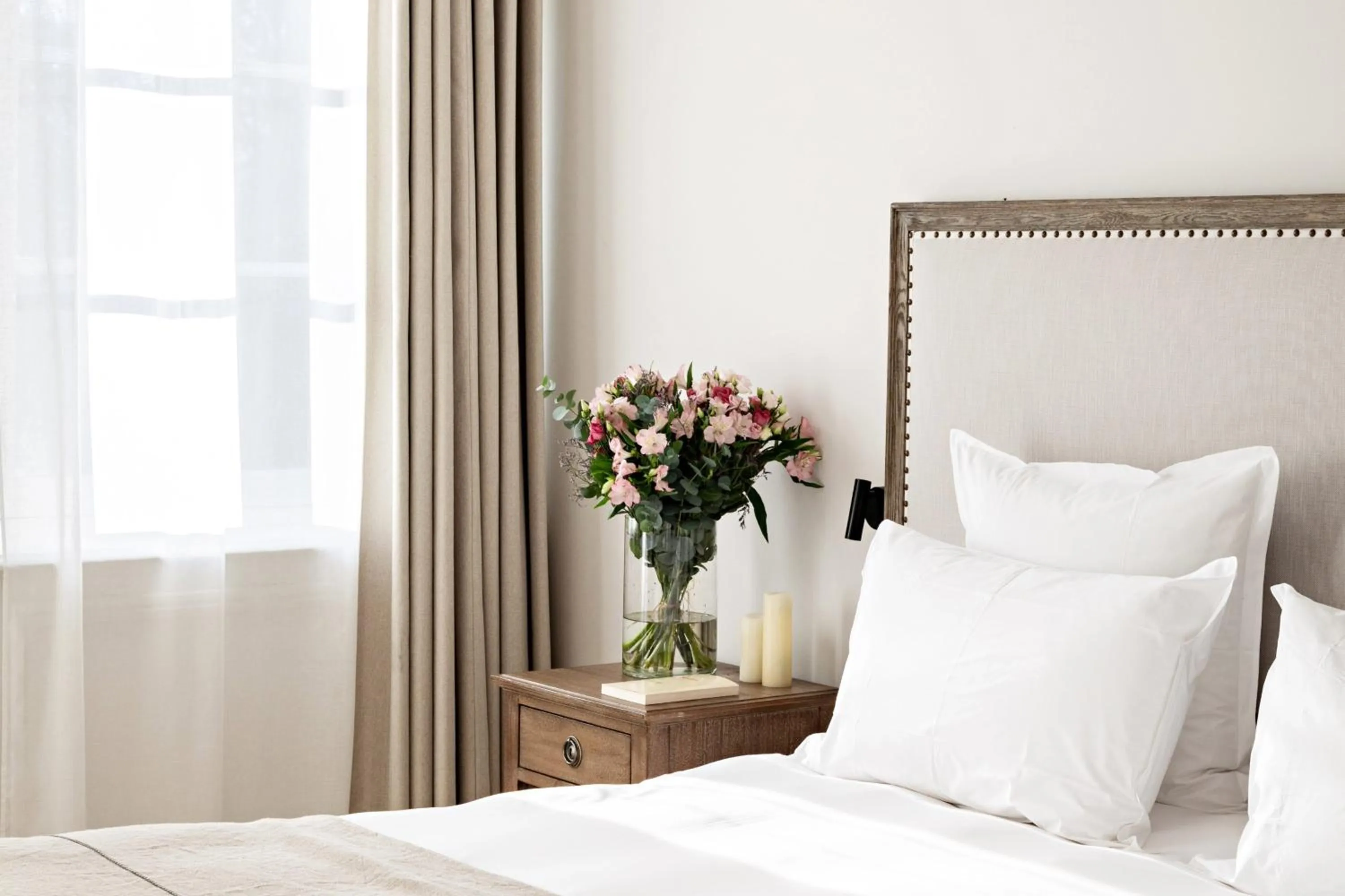 Bed in Domaine de Primard - Fontenille Collection