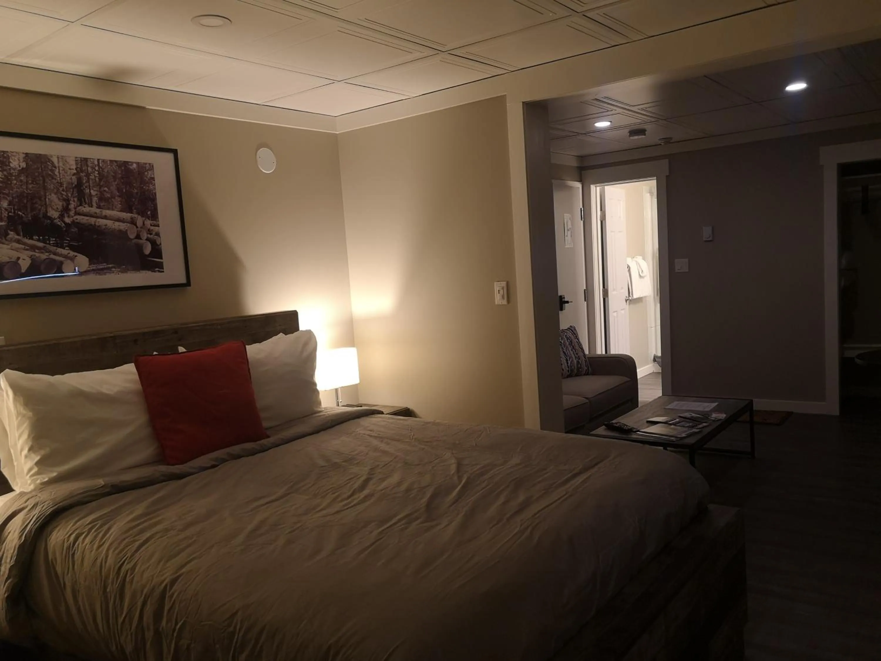 Bed in The Cache Hotel and Lodgings