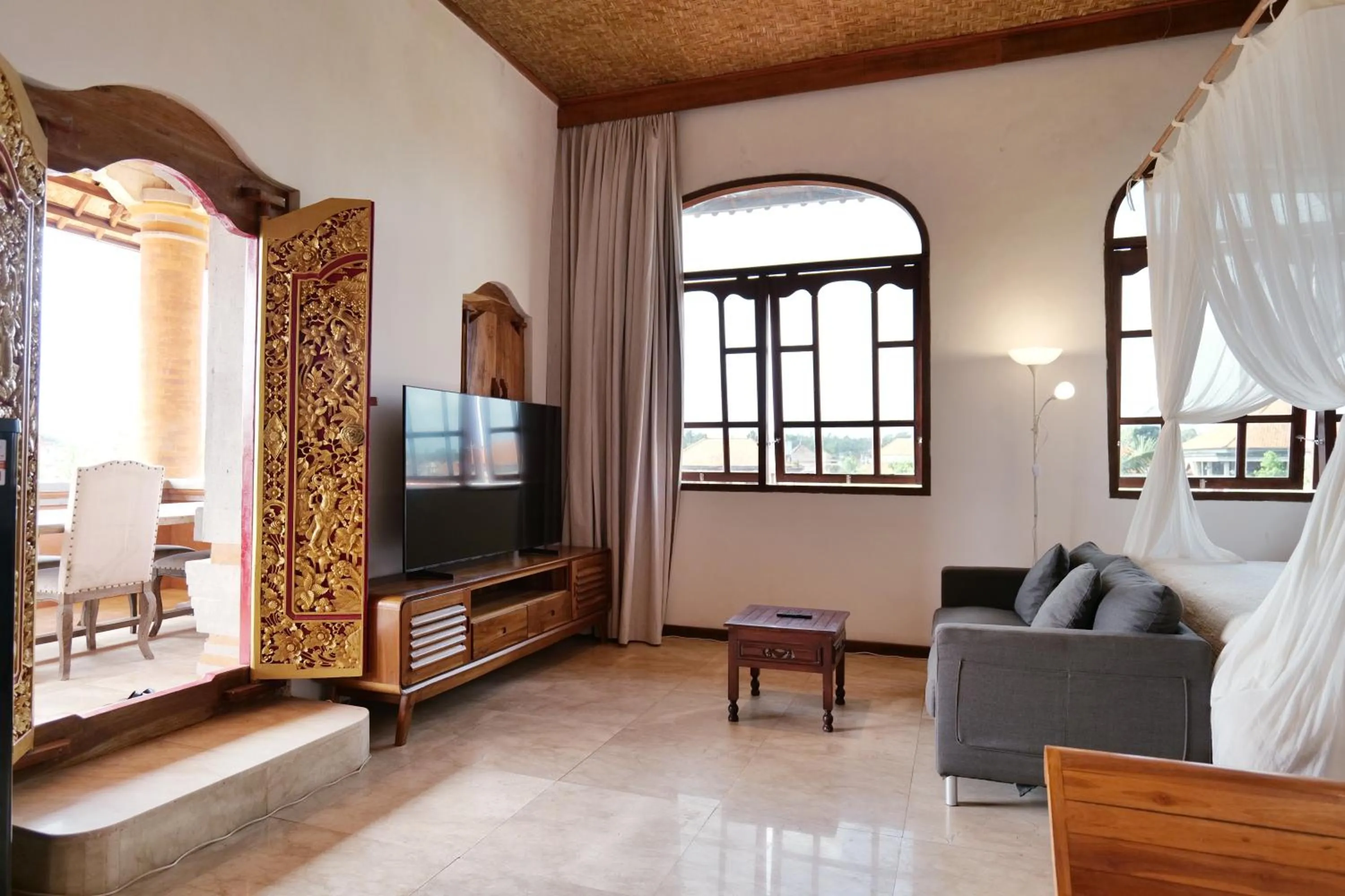 TV and multimedia, Bed in Gayatri