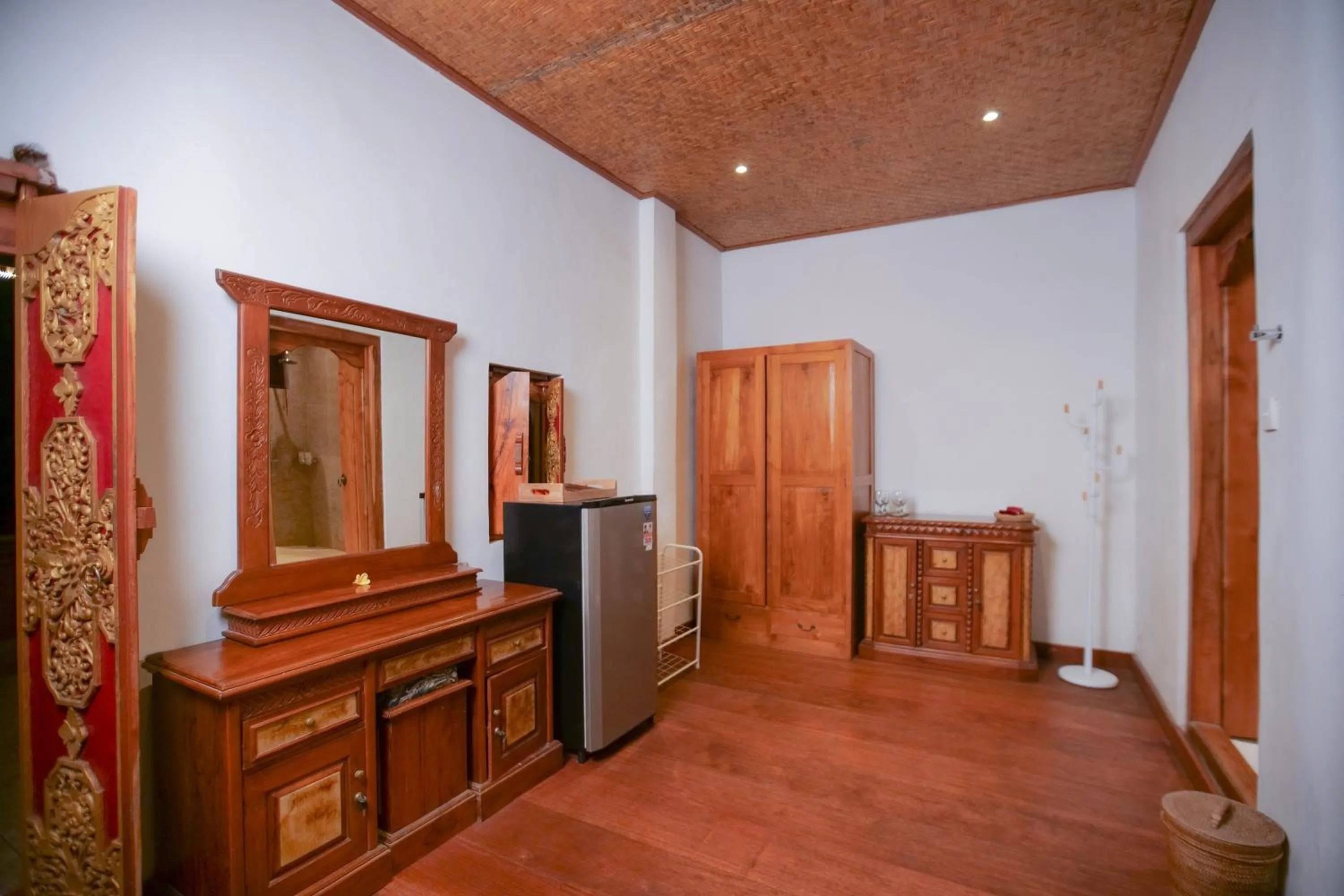 hair dresser in Gayatri