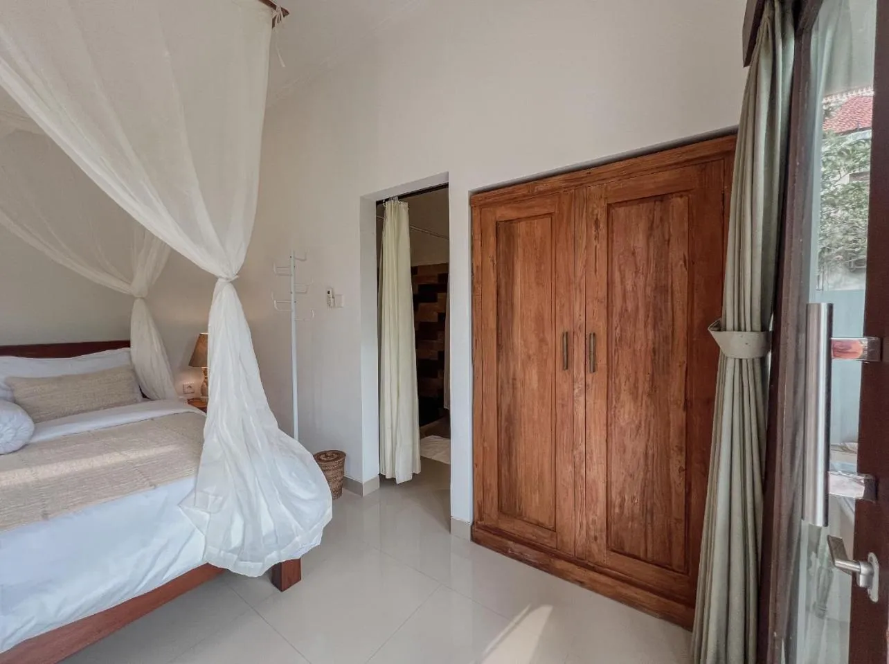 Bedroom, Bed in Gayatri