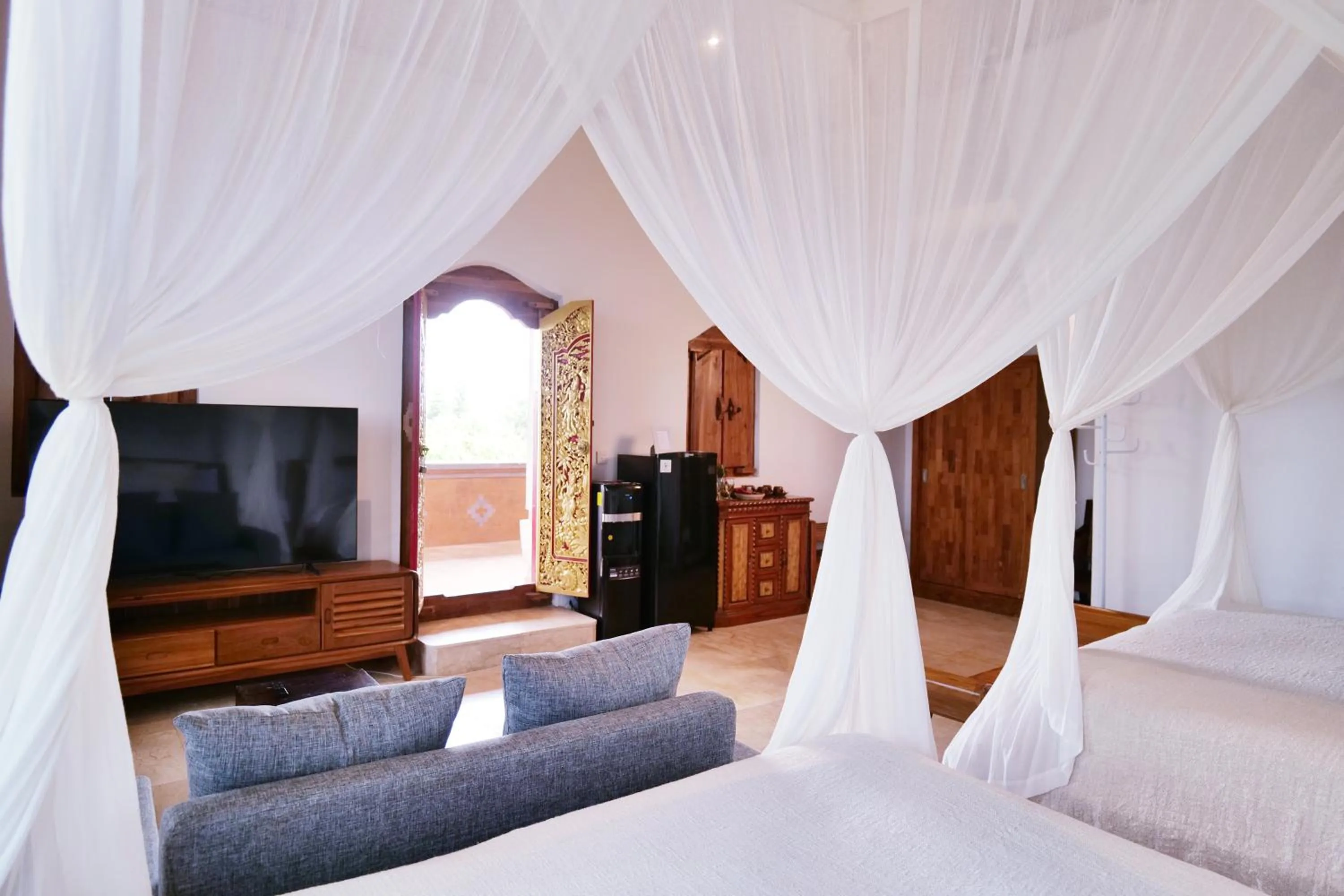 TV and multimedia, Bed in Gayatri