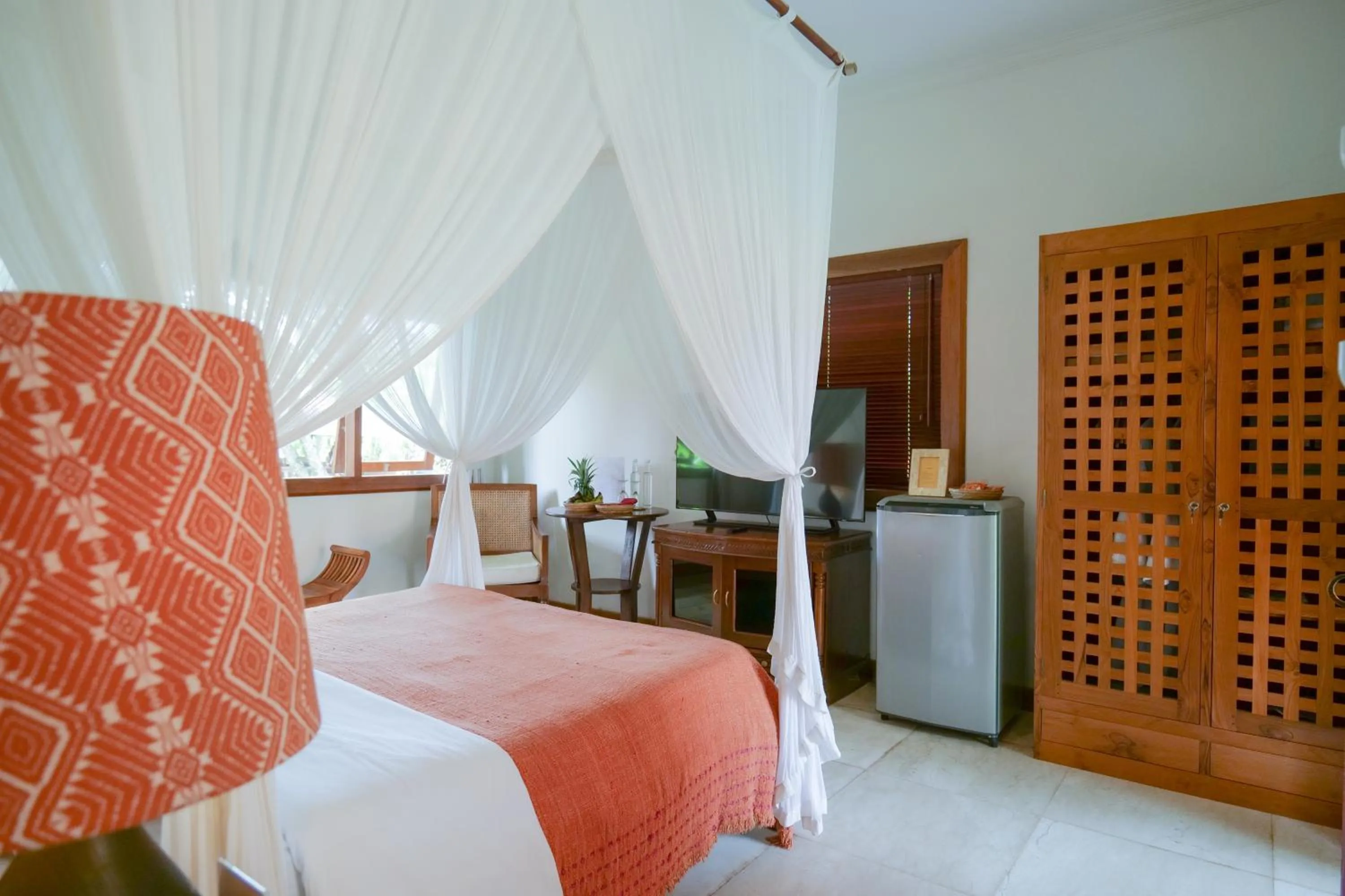 Photo of the whole room, Bed in Gayatri