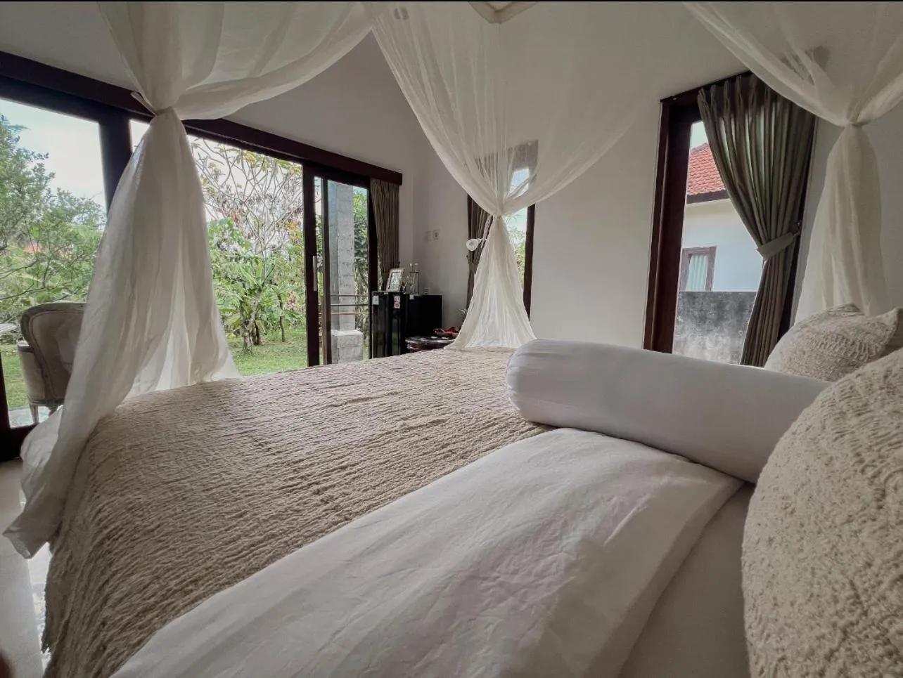 Bedroom, Bed in Gayatri