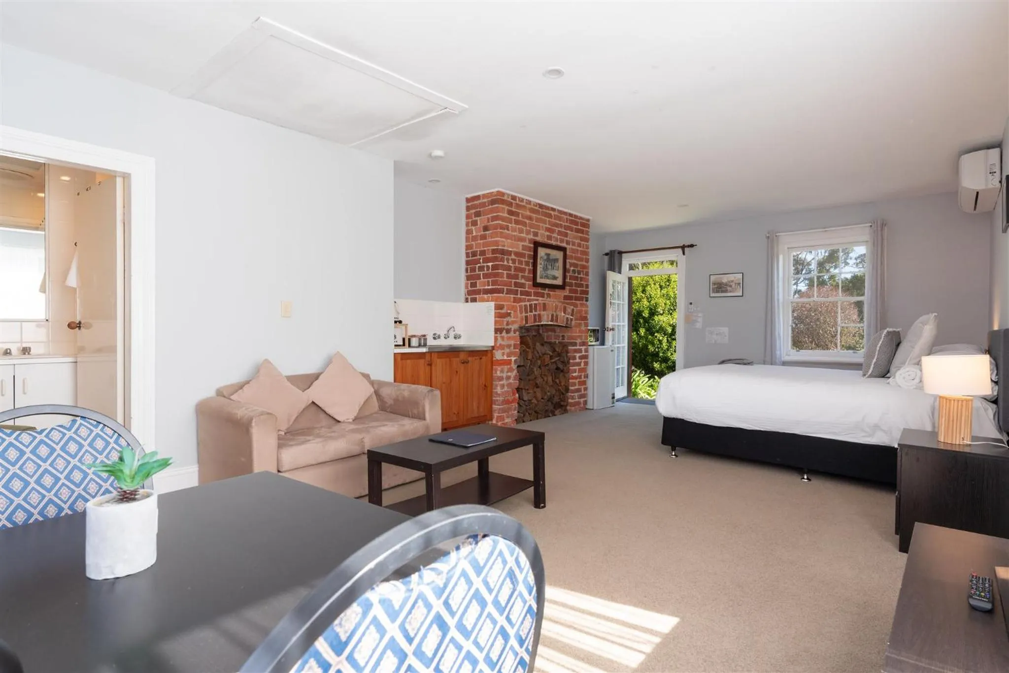 Bed in Coolangatta Estate Shoalhaven Heads