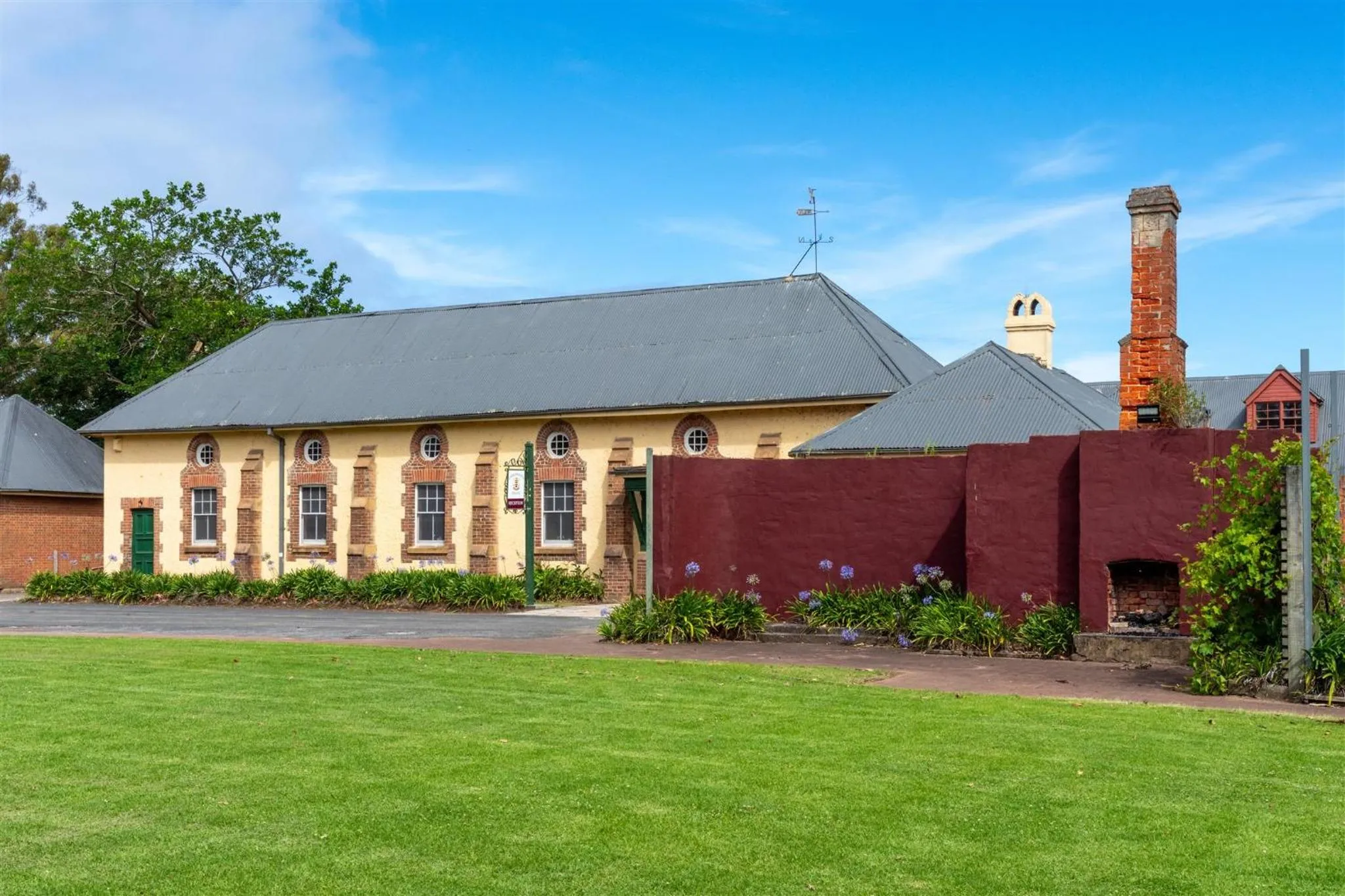 Property building in Coolangatta Estate Shoalhaven Heads