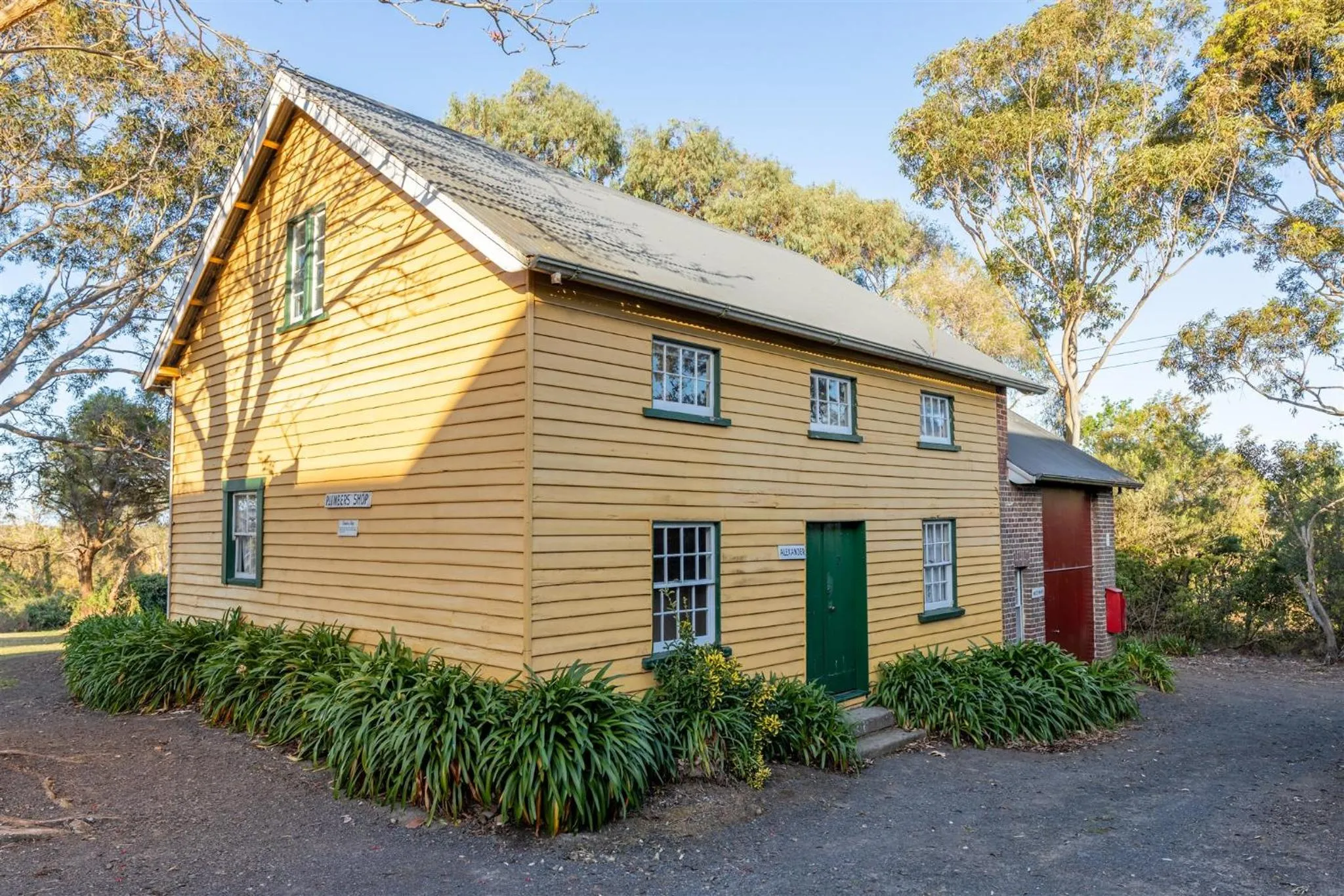 Property building in Coolangatta Estate Shoalhaven Heads