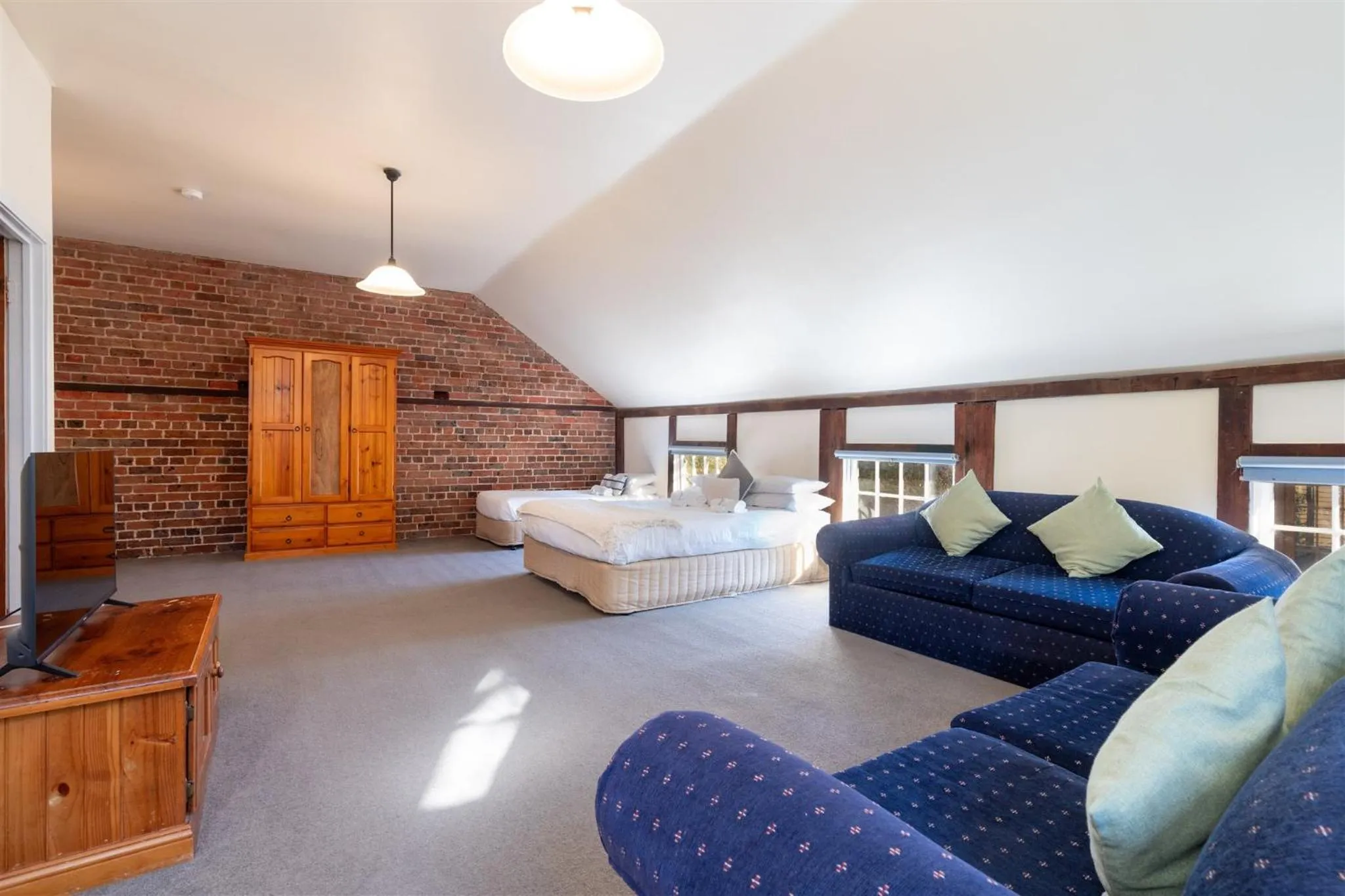 TV and multimedia in Coolangatta Estate Shoalhaven Heads