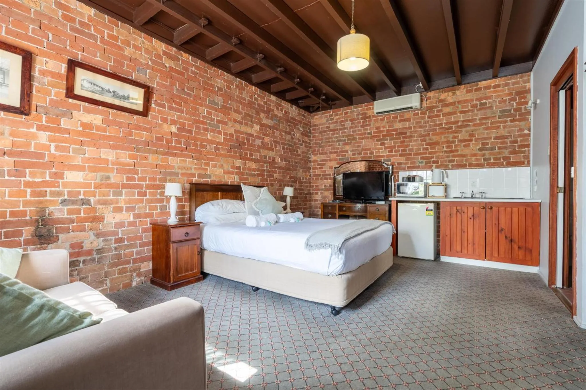 Bed in Coolangatta Estate Shoalhaven Heads