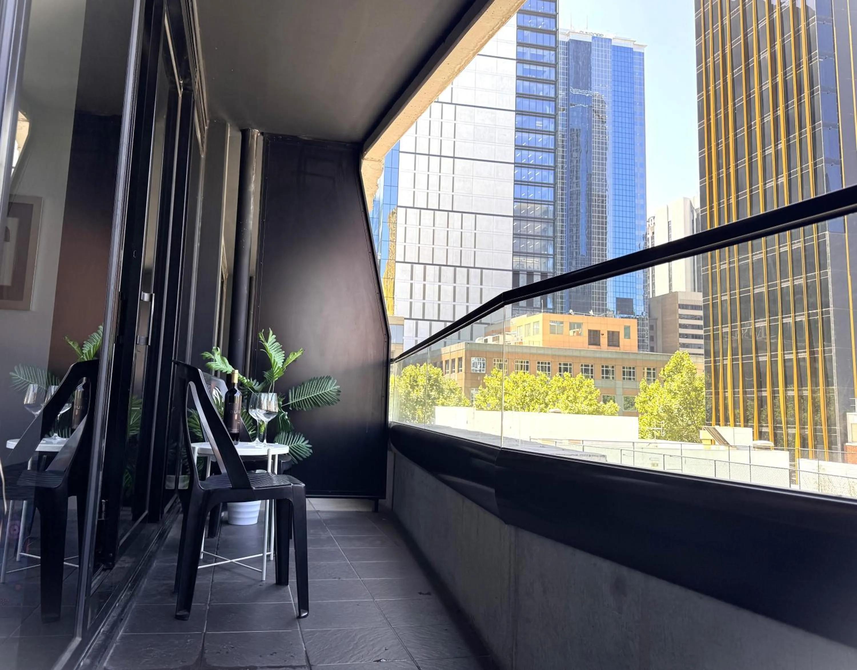 Aura on Flinders Serviced Apartments