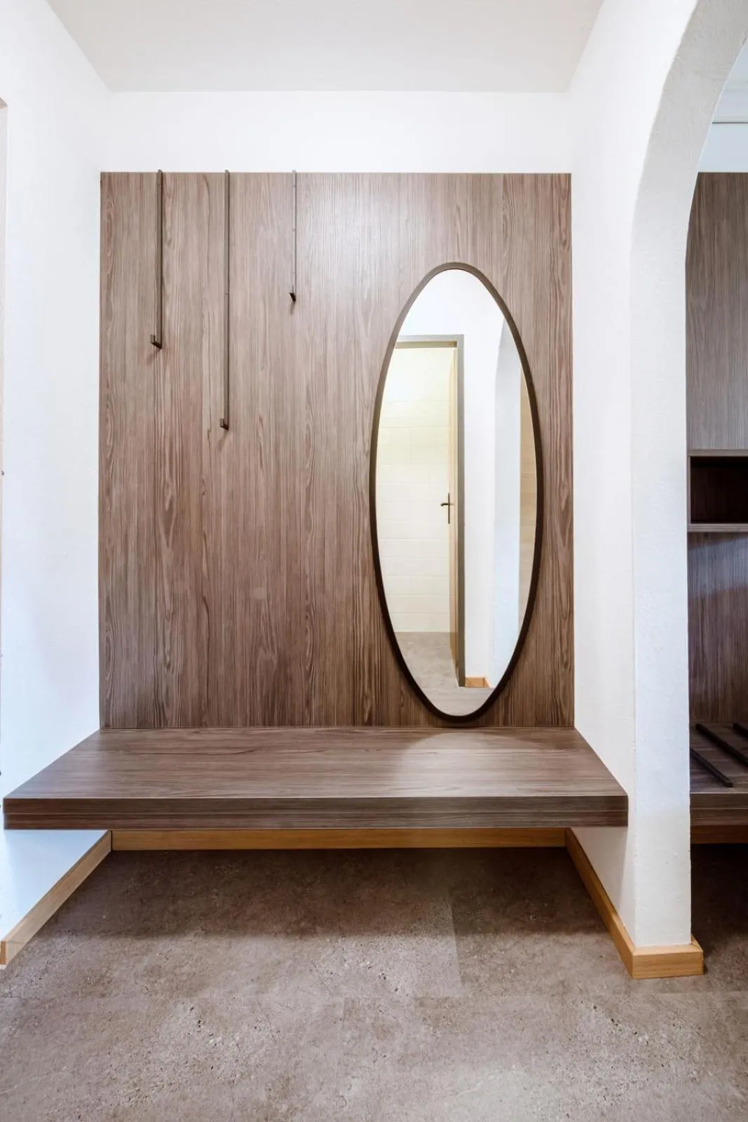 wardrobe in Harmls Aparthotel