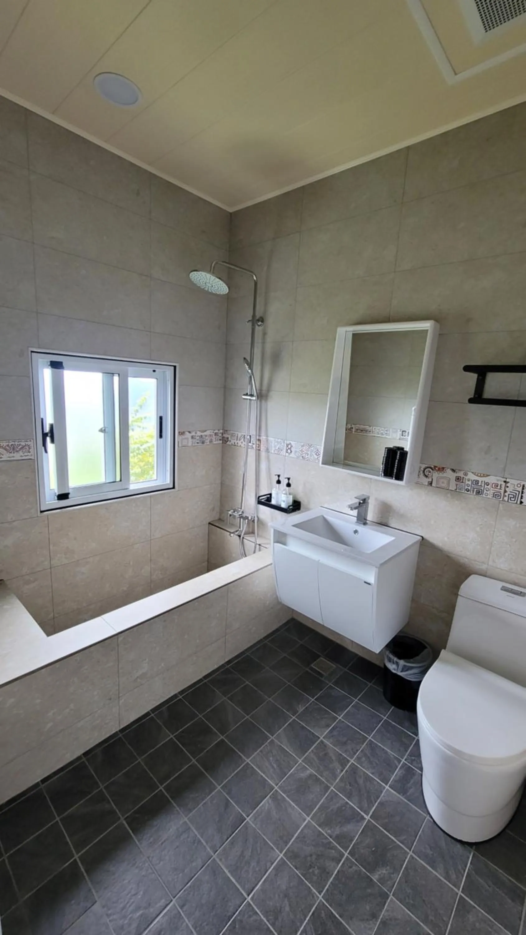 Maple Leave Holiday Villa