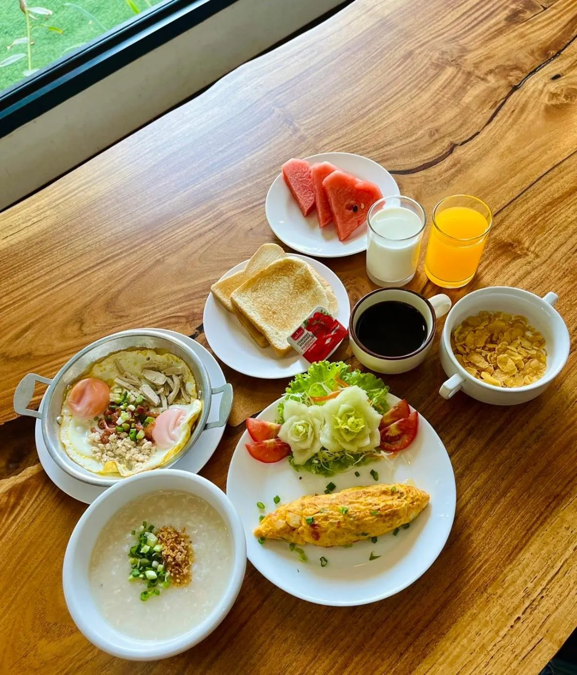 Restaurant/places to eat in Bualinn Resort