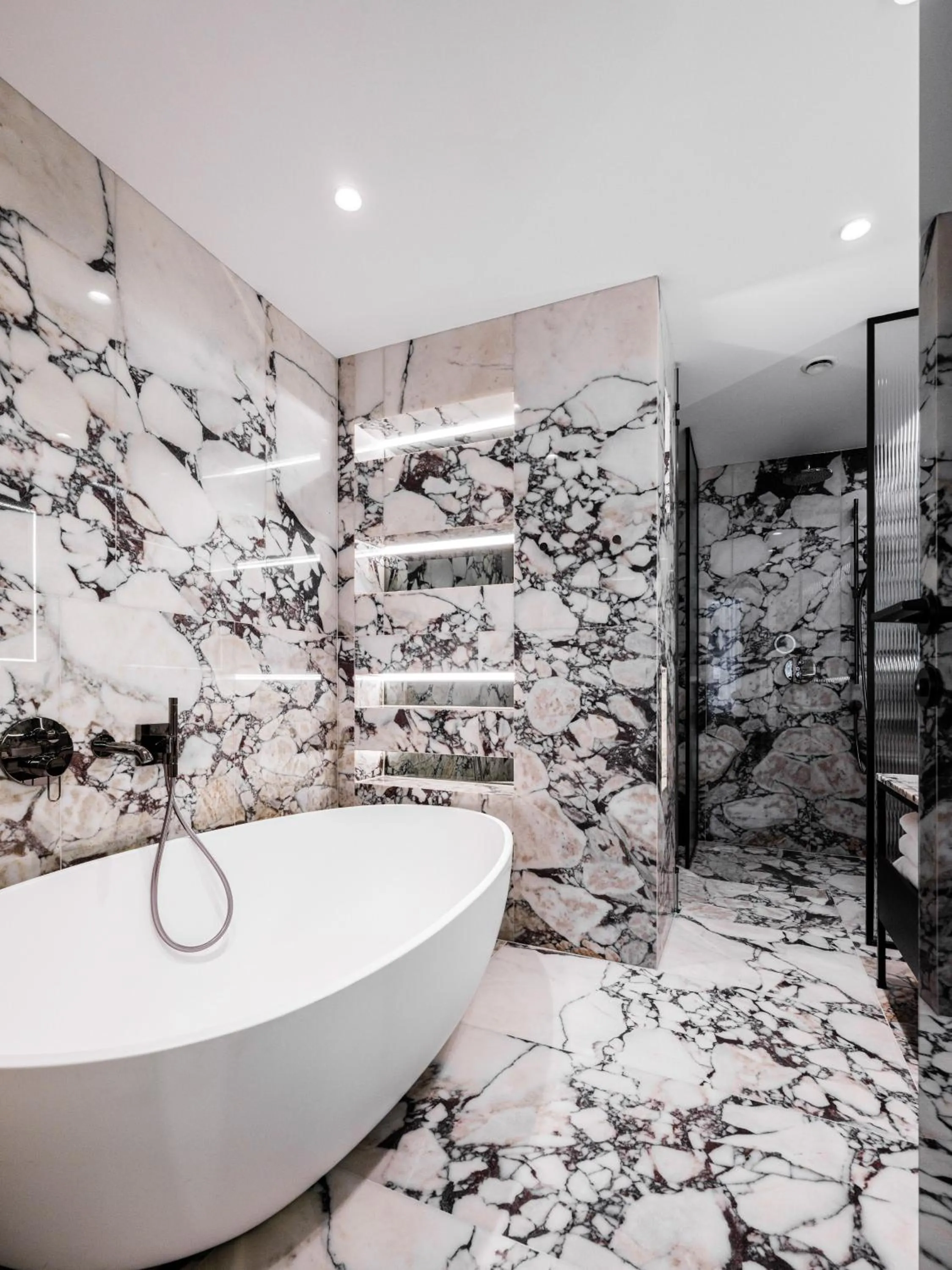 Shower in The Amauris Vienna - Relais & Châteaux