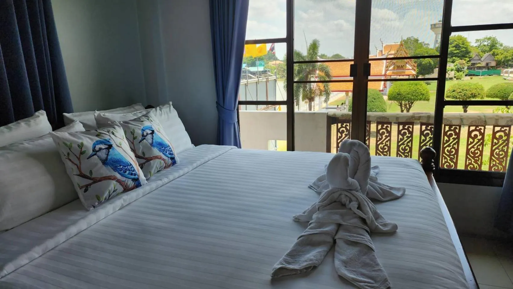 Bed in Loy Manee House