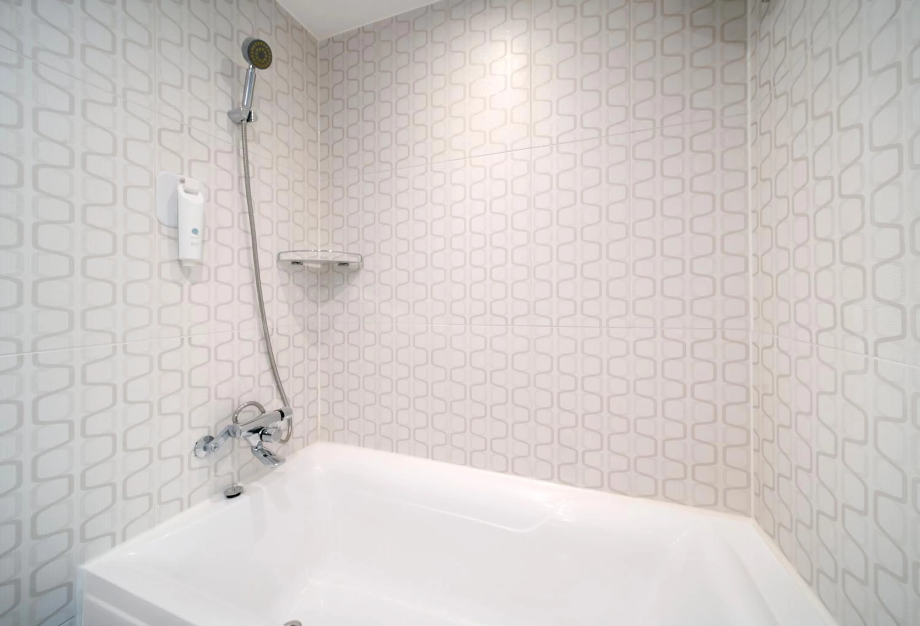 Bath in Travelodge Myeongdong City Hall