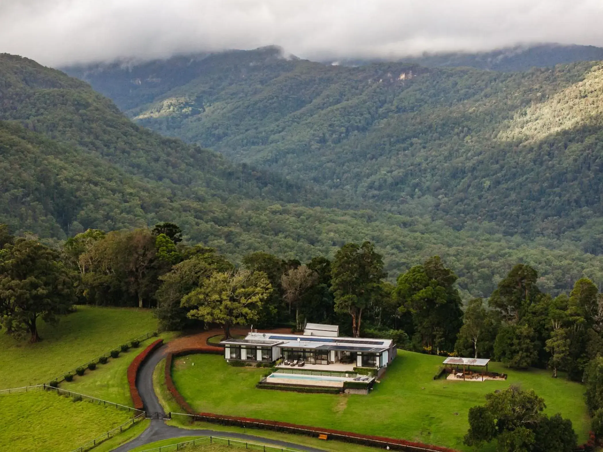 Four-Bedroom House in Beechmont Estate Four-Bedroom House in Beechmont Estate