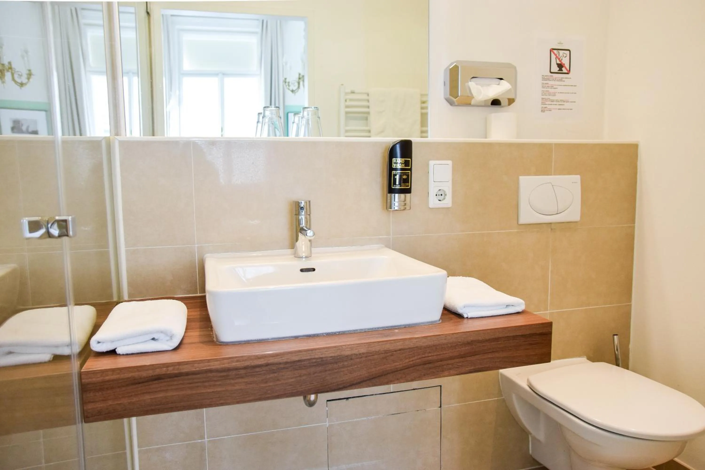 Toilet in Pension Riedl