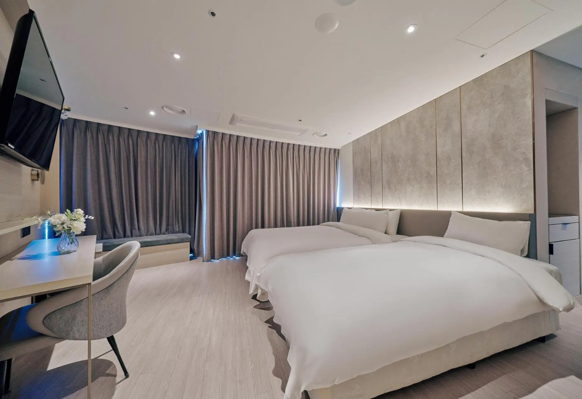 Bed in Hotel Aqua Palace