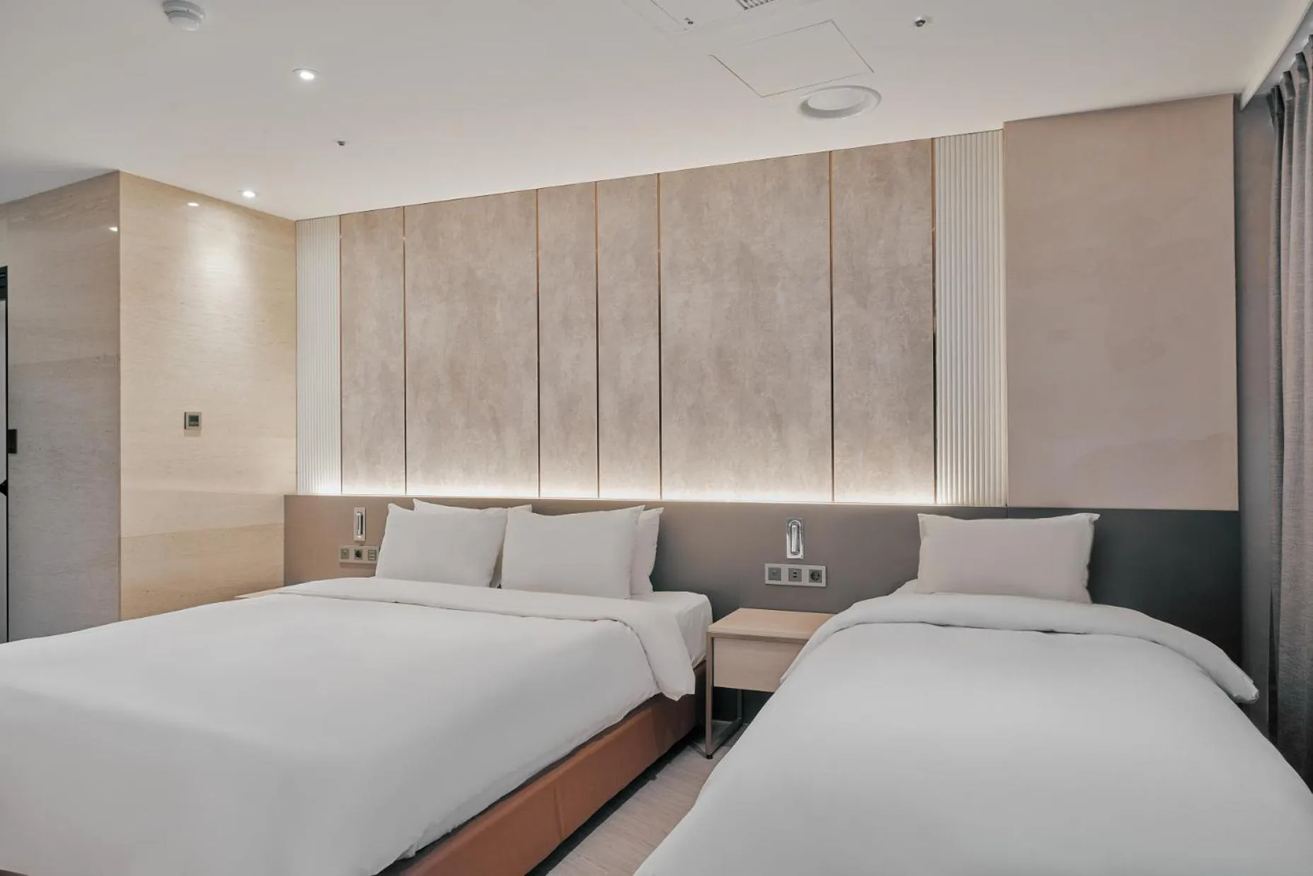 Bed in Hotel Aqua Palace