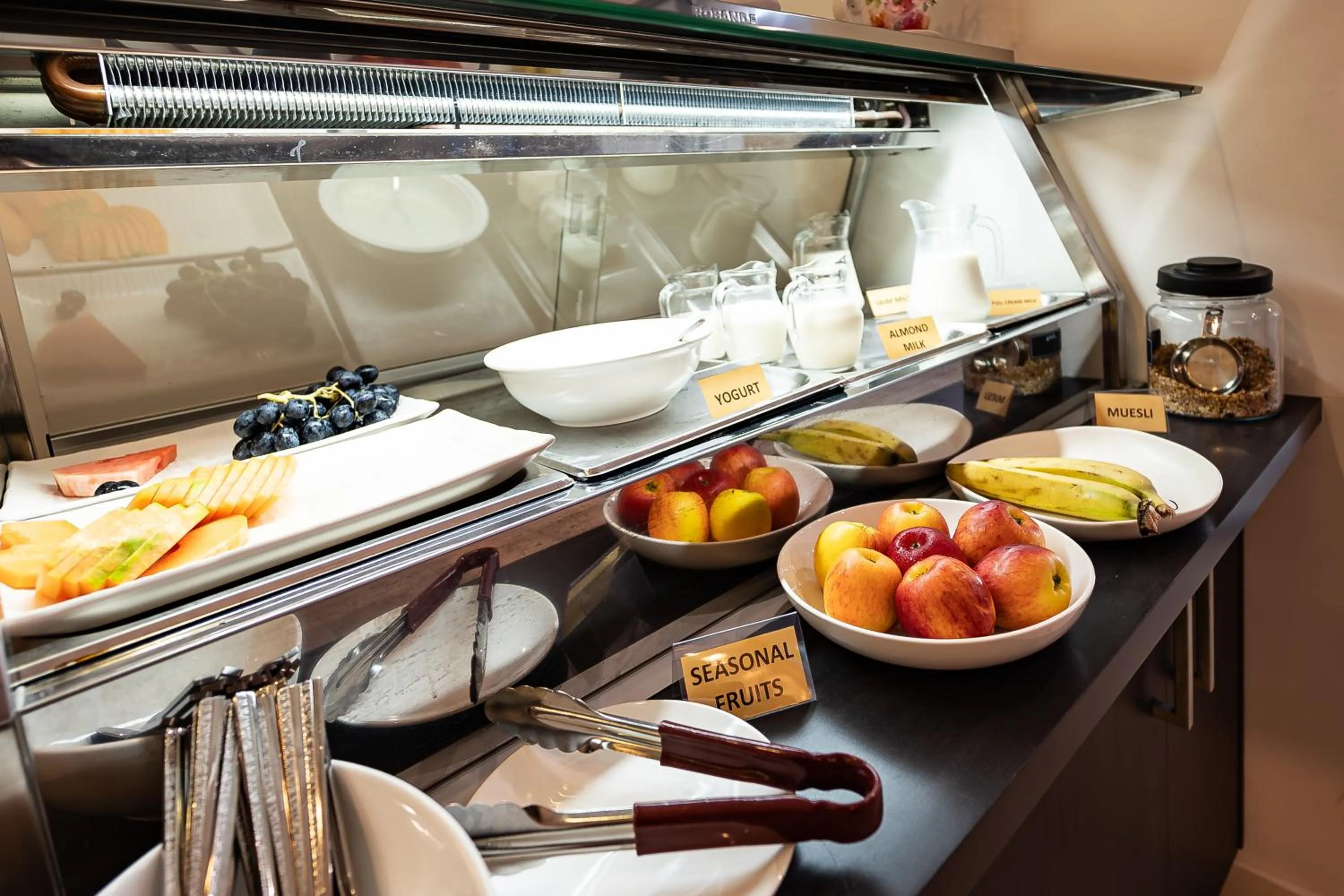 Restaurant/places to eat in Vitina Studios by Argus