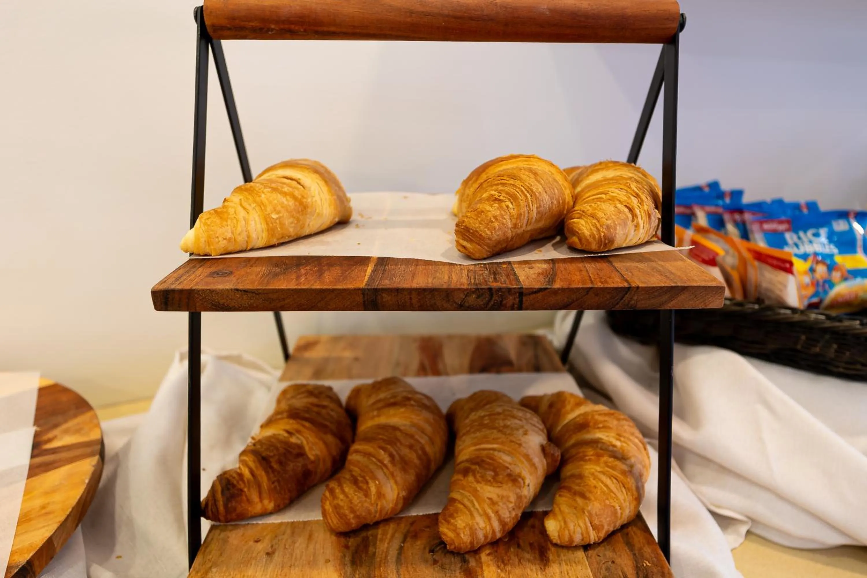 Restaurant/places to eat in Vitina Studios by Argus