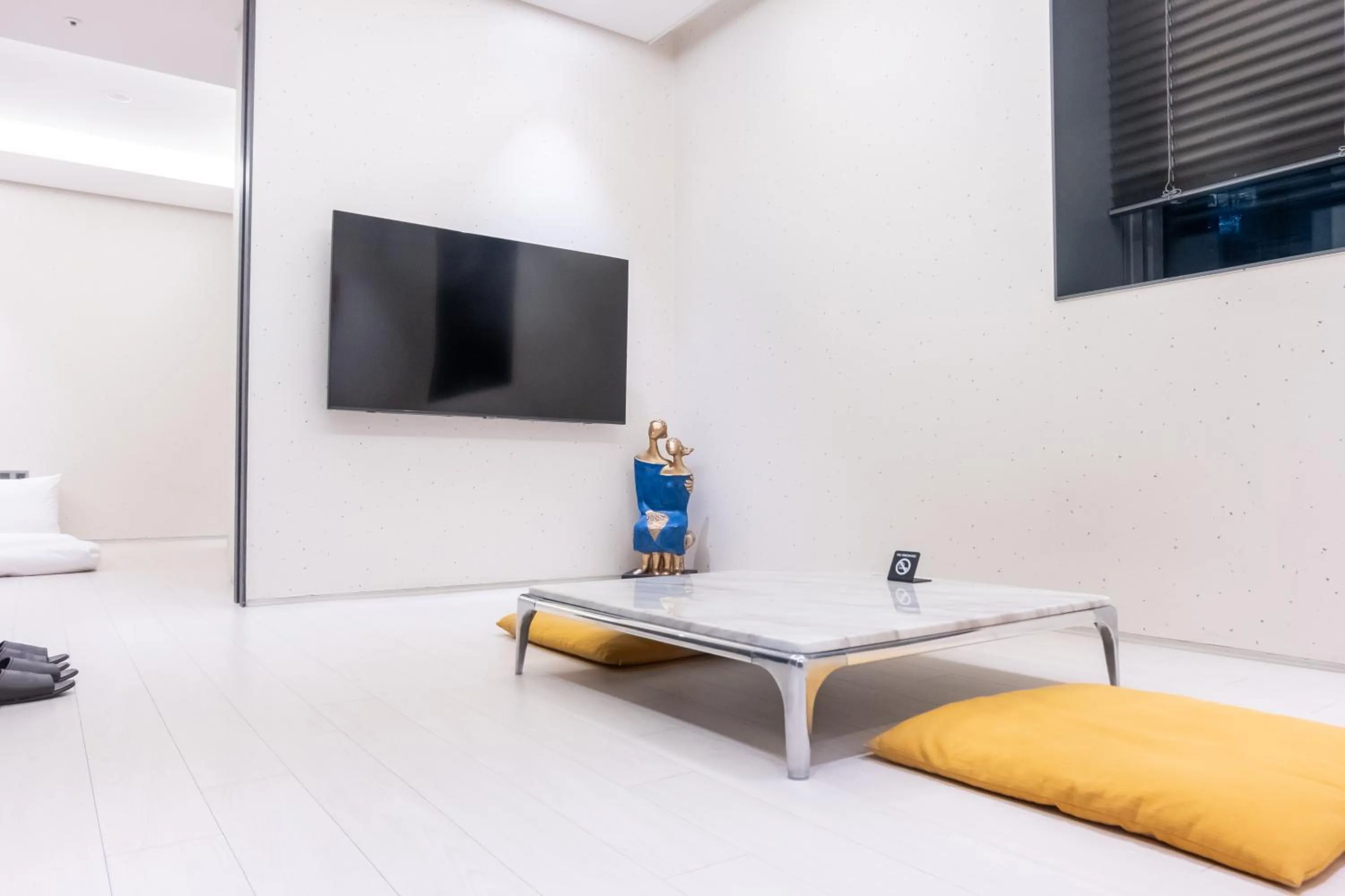 Living room, Bed in AG405 Hotel