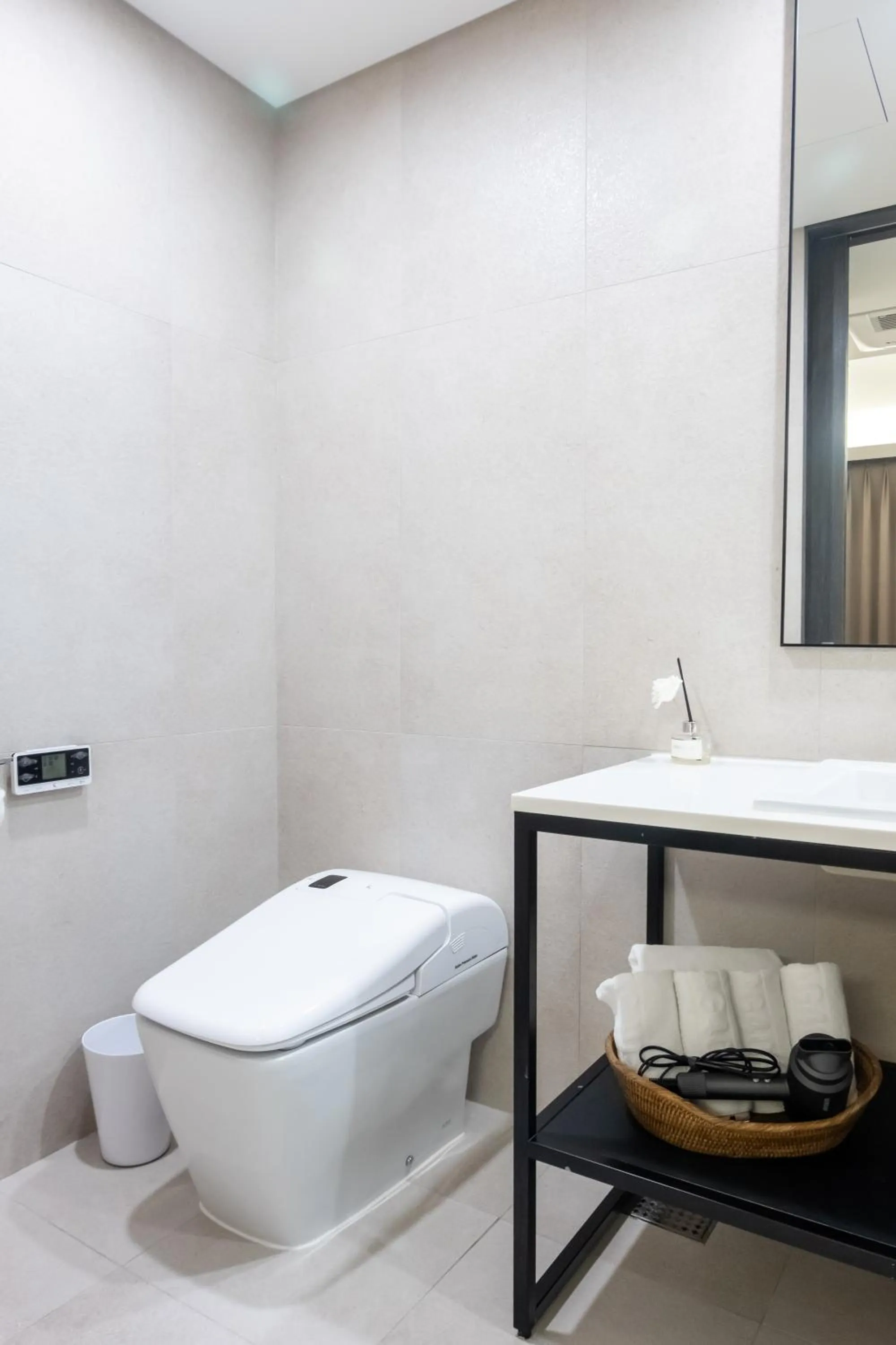 Toilet in AG405 Hotel