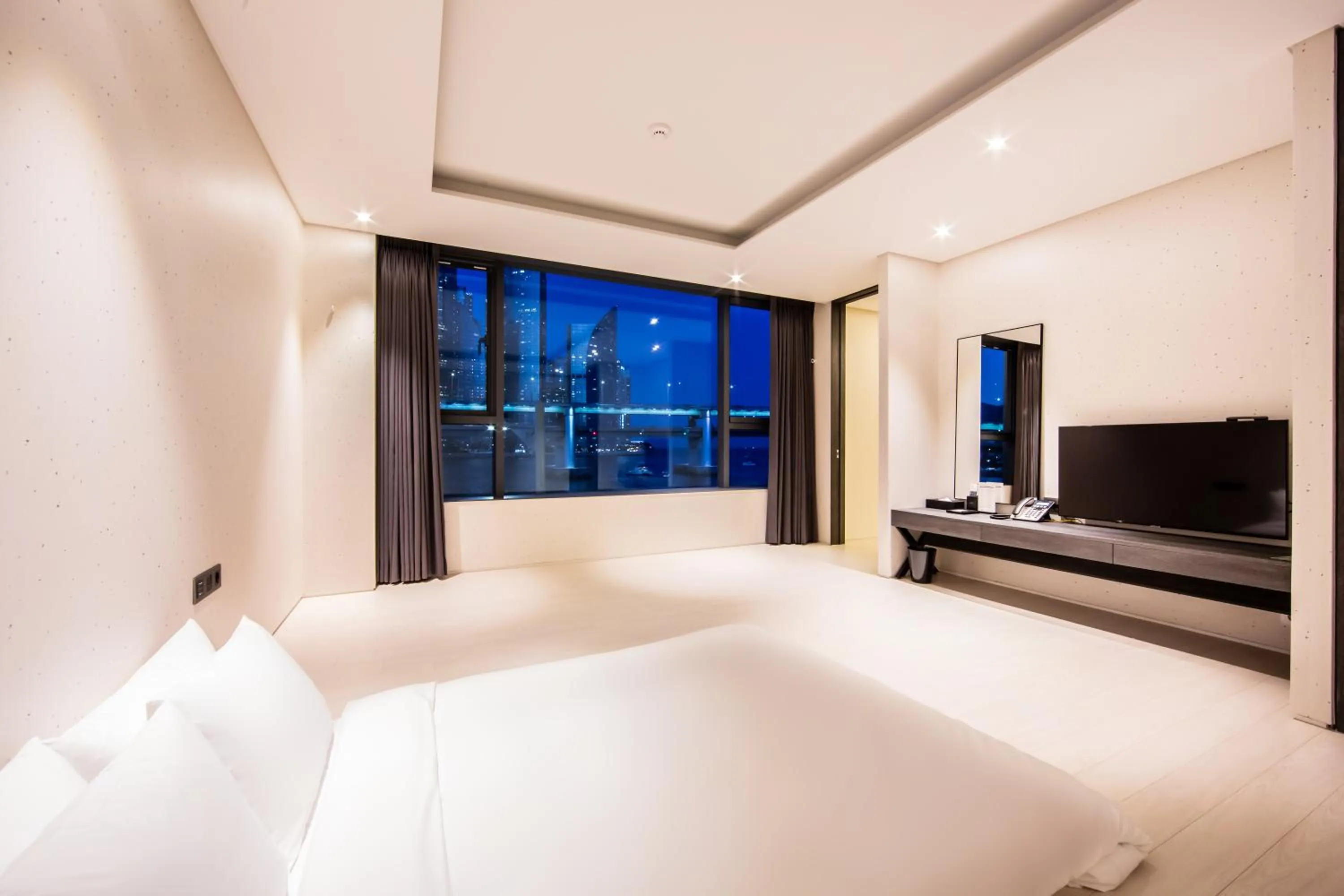 TV and multimedia, Bed in AG405 Hotel