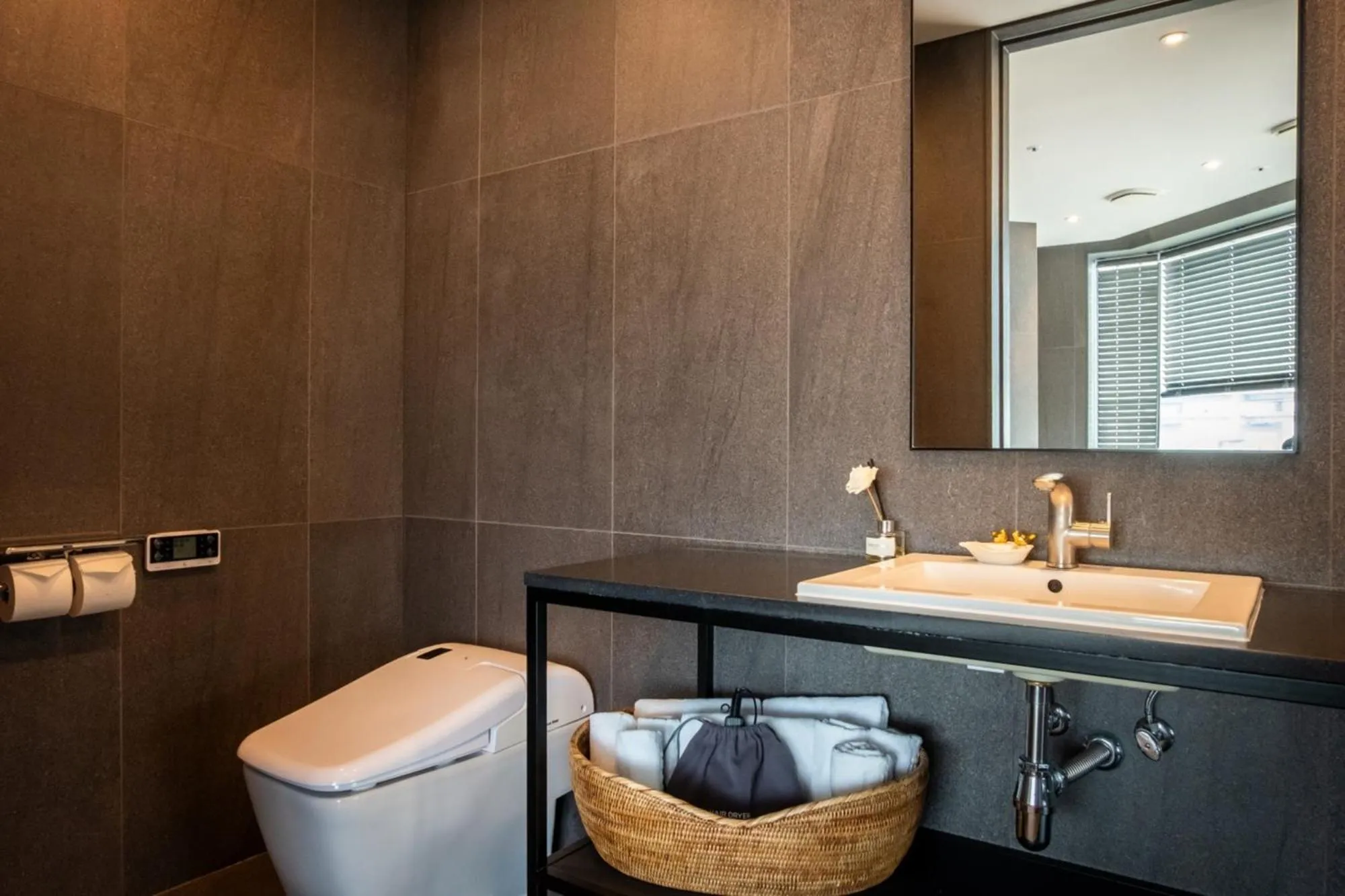 Toilet in AG405 Hotel