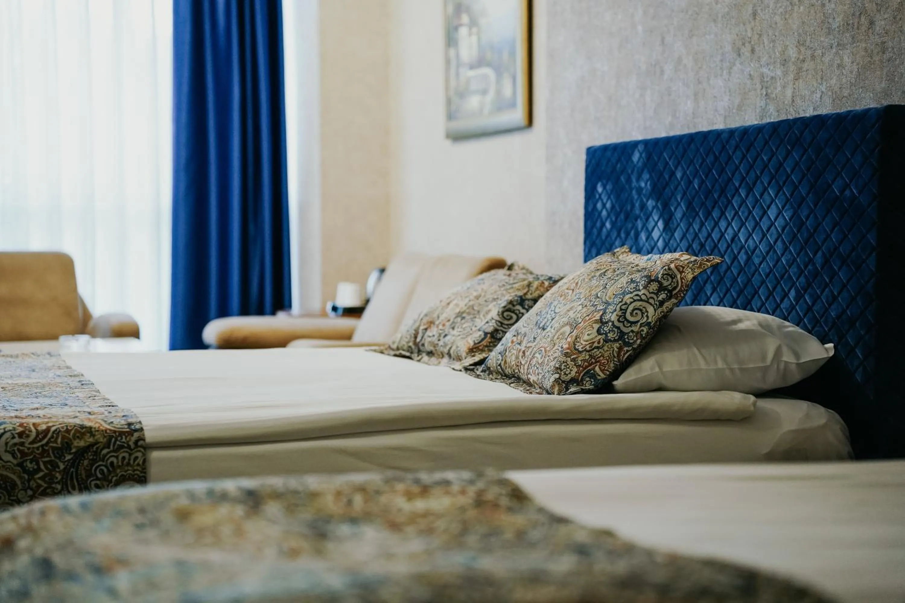 Communal lounge/ TV room in Grand Karot Hotel