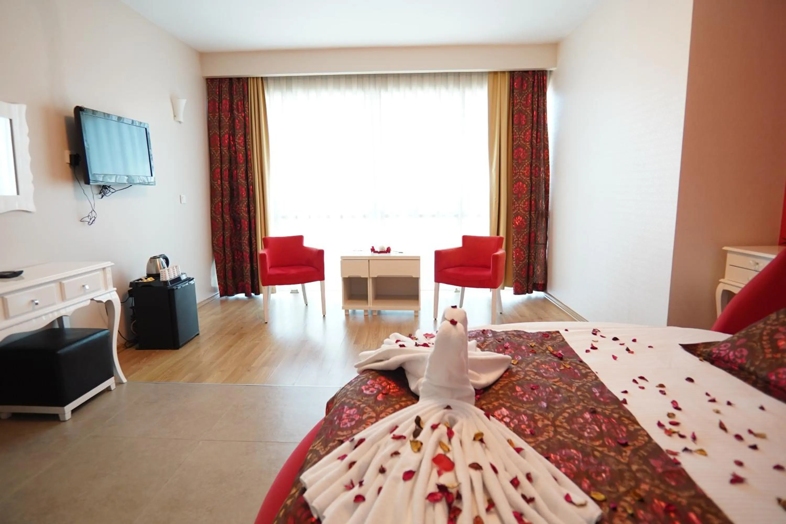 Communal lounge/ TV room in Grand Karot Hotel