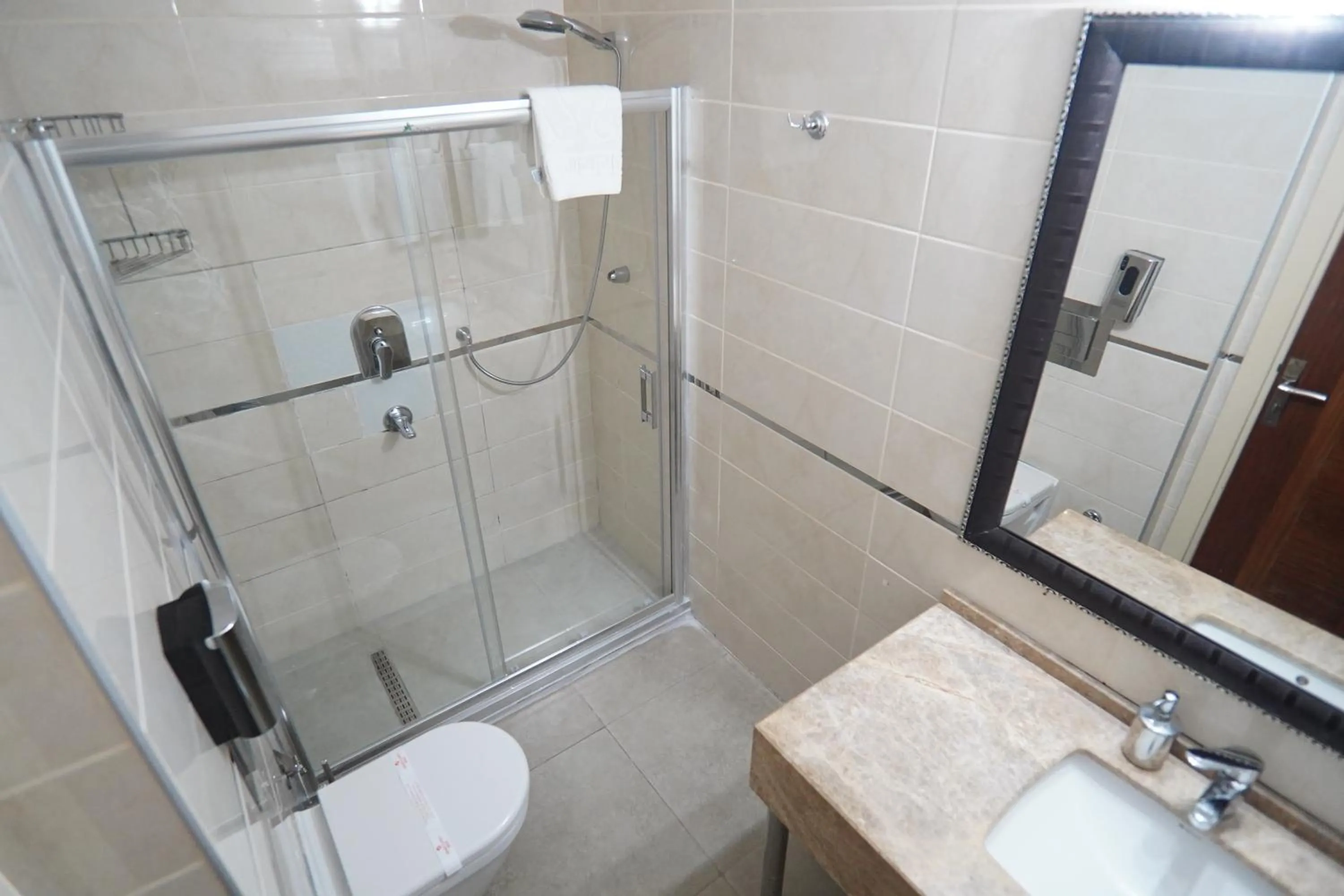 Shower in Grand Karot Hotel