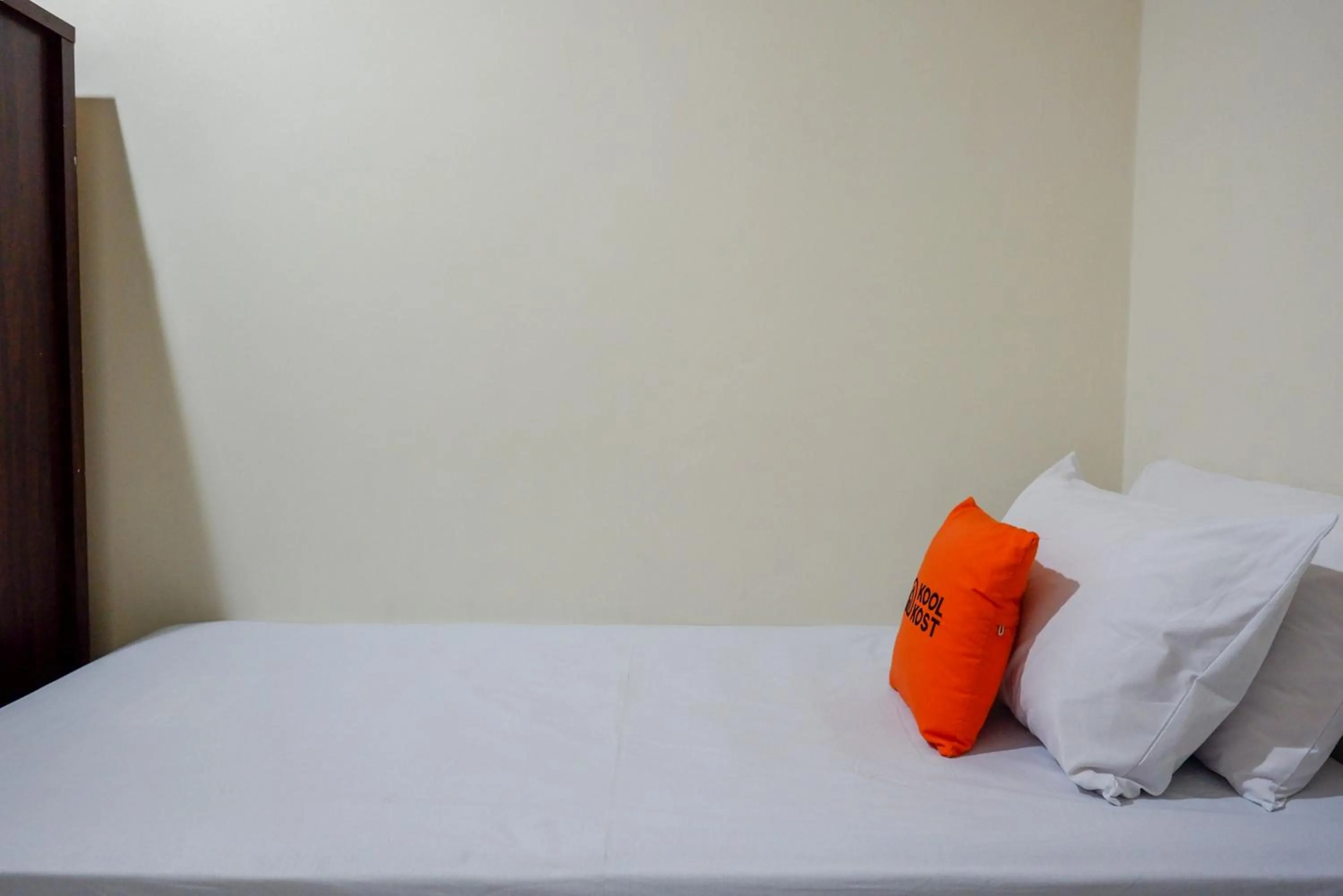 Photo of the whole room in KoolKost near Kawasan Simpang Lima Semarang