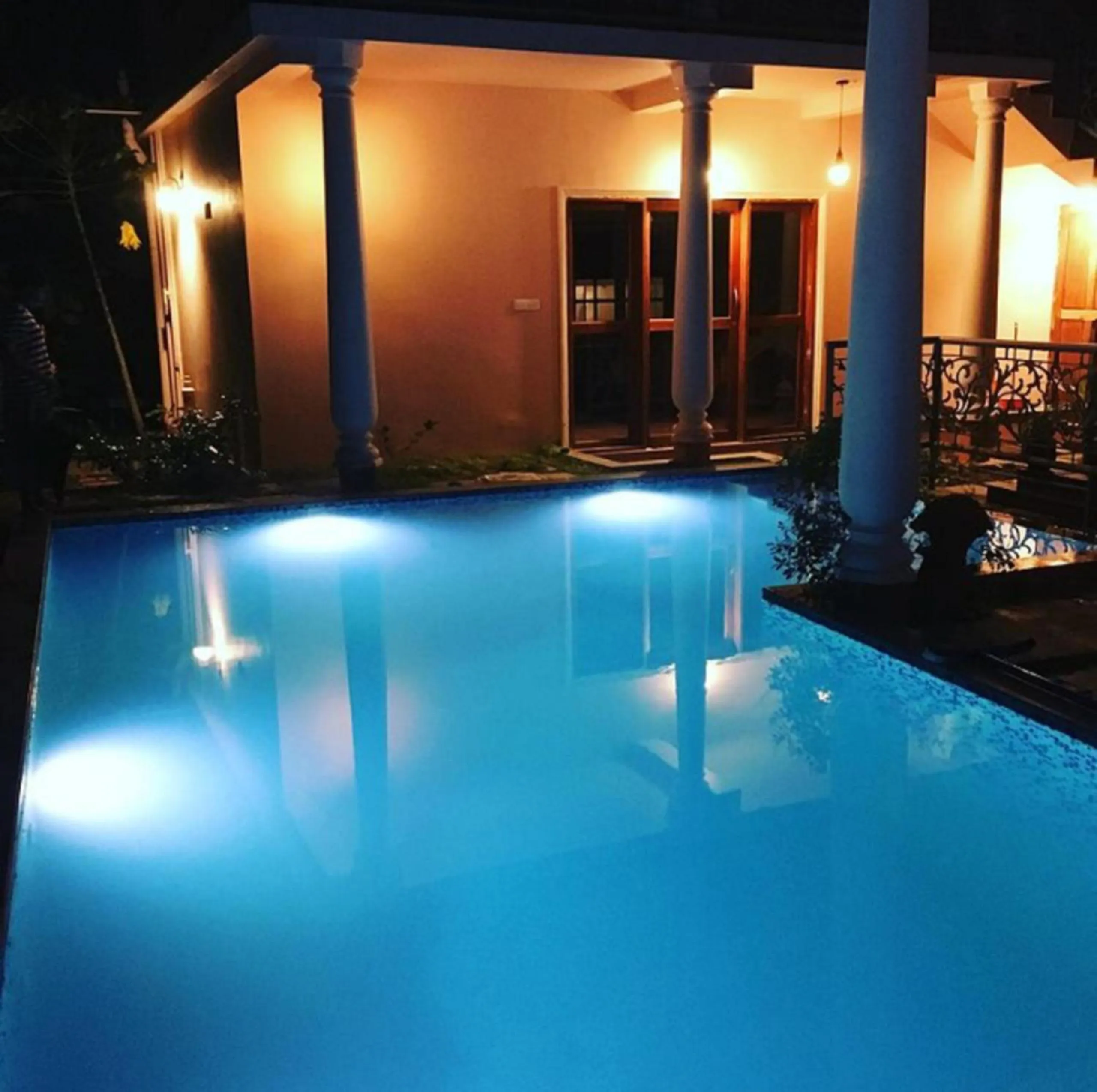 Swimming pool in Mandaram villas