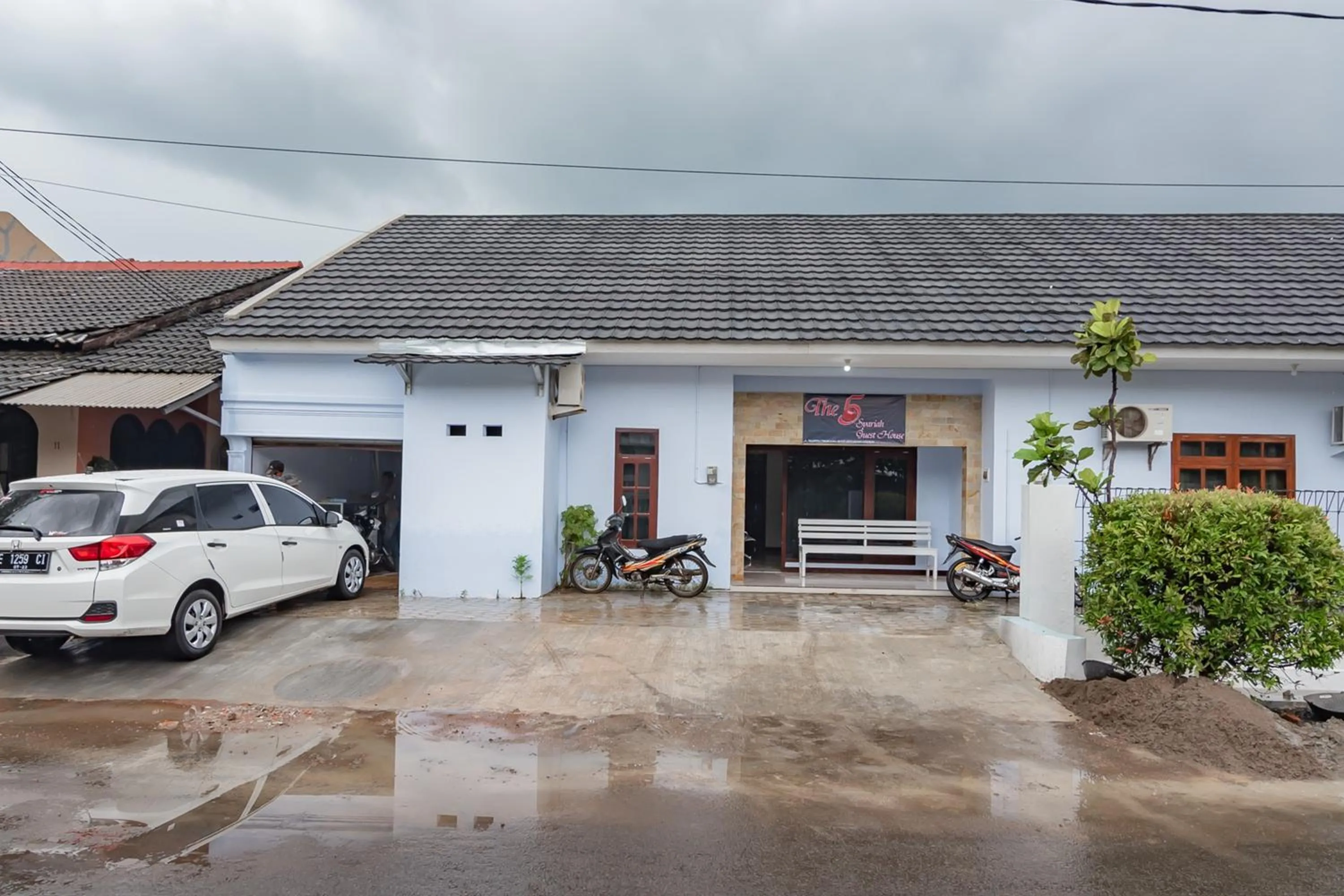 The Lima Guest House Syariah Mitra RedDoorz