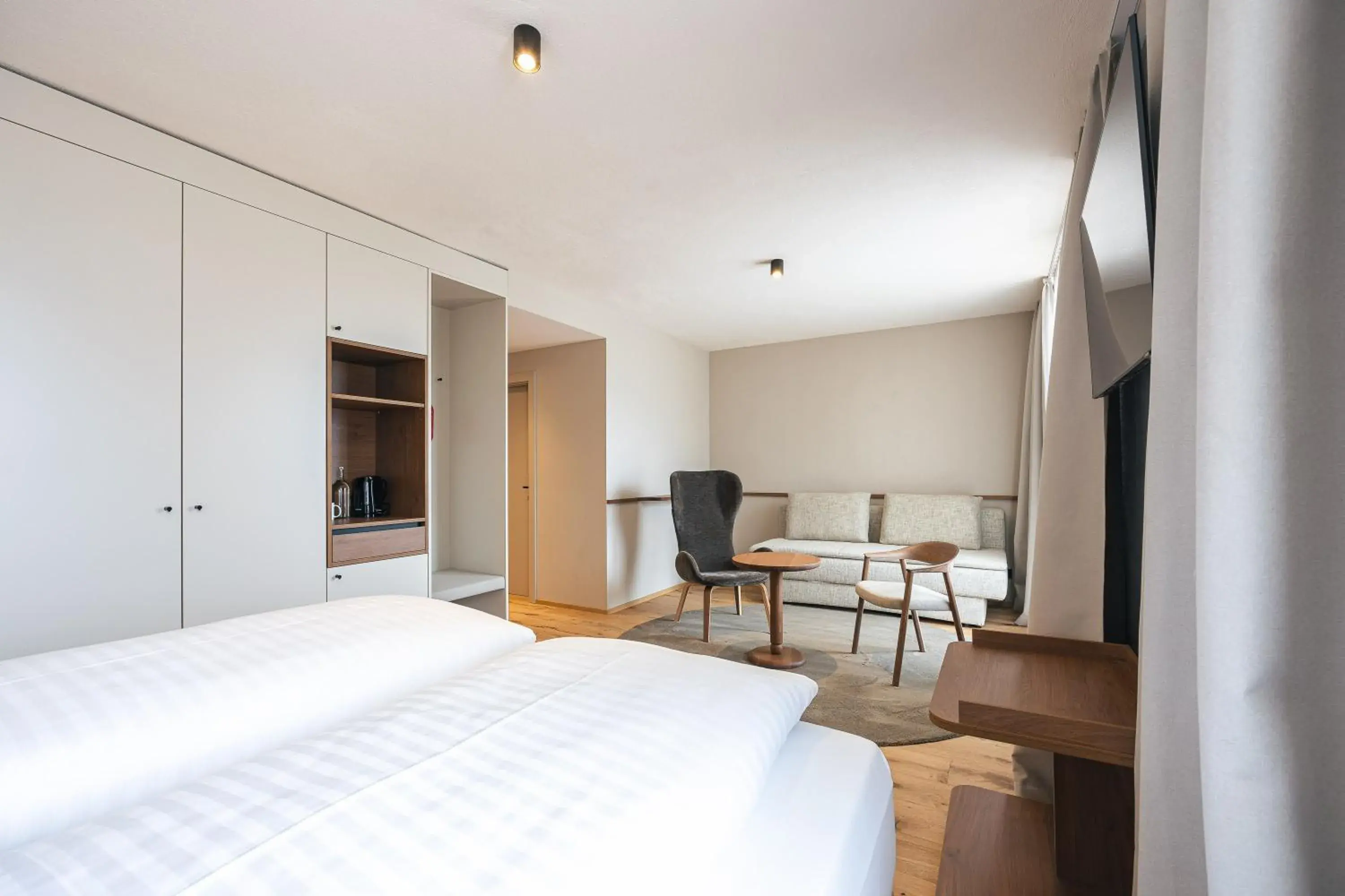 Junior Suite mit Balkon - single occupancy in Upside Down Town Hotel-Neue Post Junior Suite mit Balkon - single occupancy in Upside Down Town Hotel-Neue Post