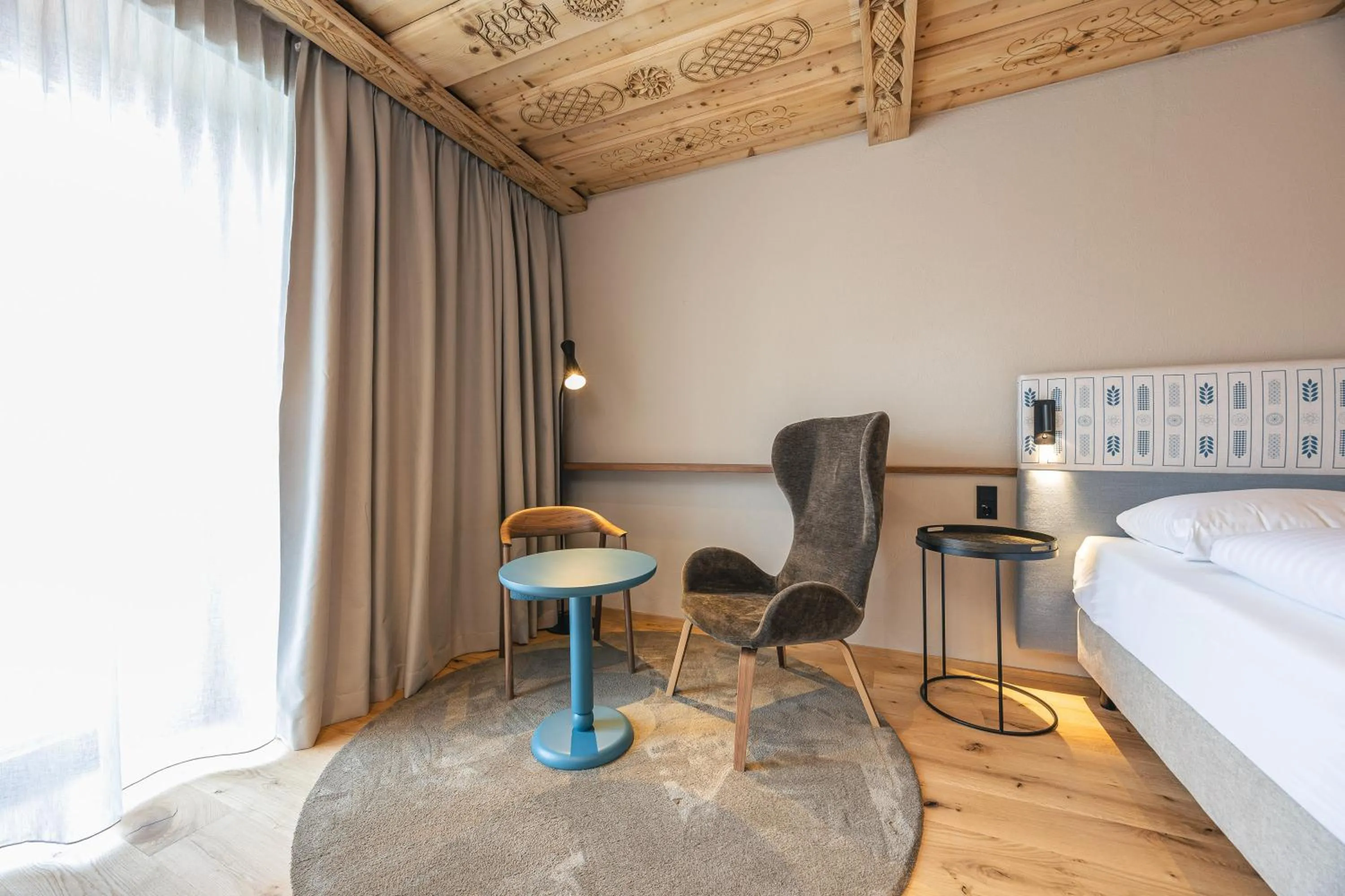 Photo of the whole room, Bed in Upside Down Town Hotel-Neue Post