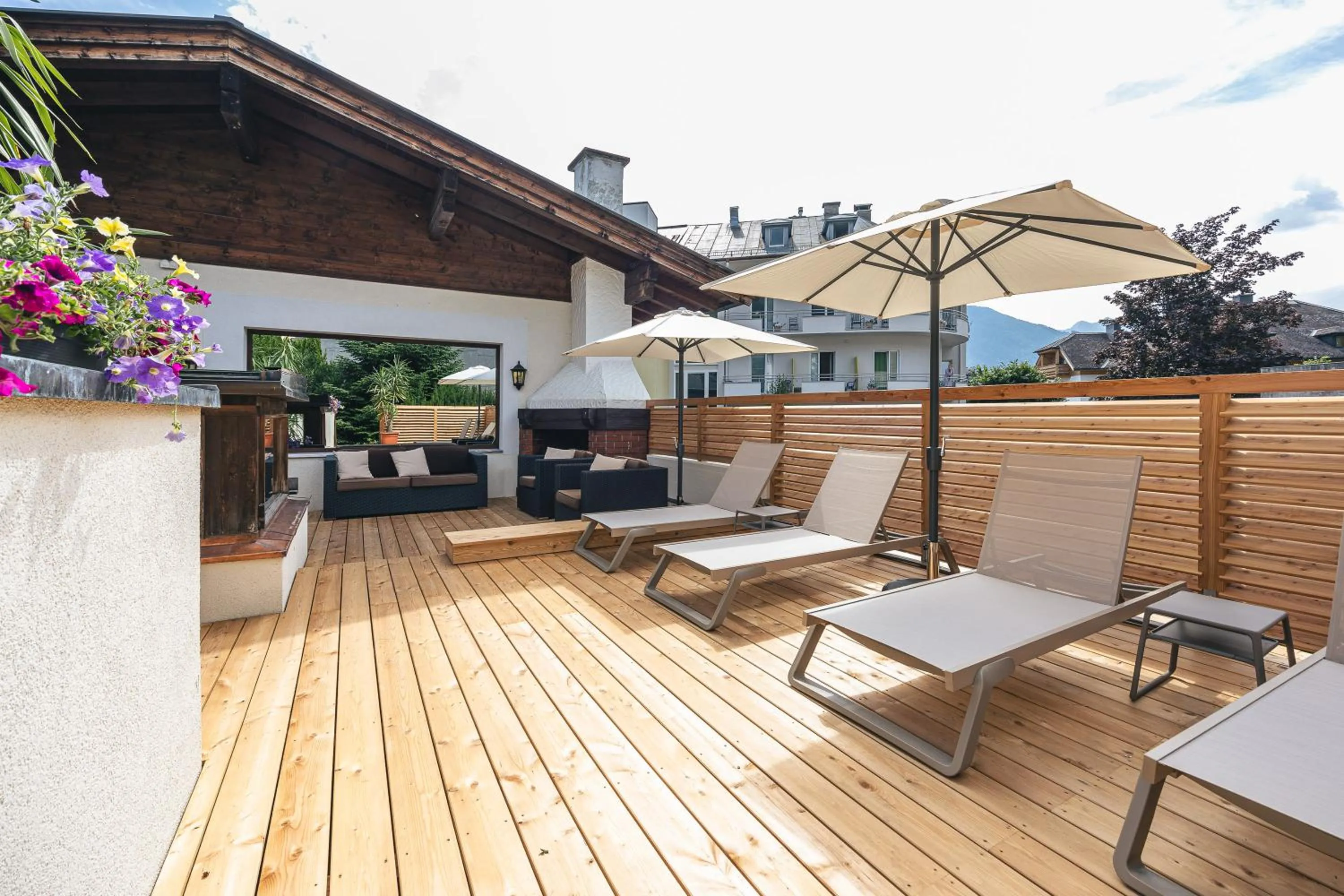 Patio in Upside Down Town Hotel-Neue Post